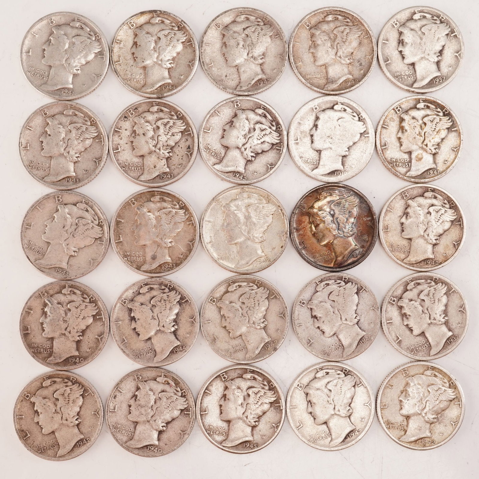 Lot of 25 Loose Mercury 90% Silver Dimes, Circulated (1 of 2)