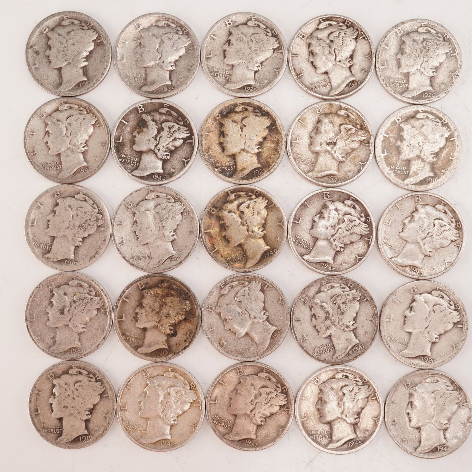 Lot of 25 Loose Mercury 90% Silver Dimes, Circulated: Obverse designed with an allegory of Liberty wearing a winged Phrygian cap (freedom of thought) is surrounded with the word "LIBERTY" and accompanied with the motto: "IN GOD WE TRUST". Reverse fasces 
