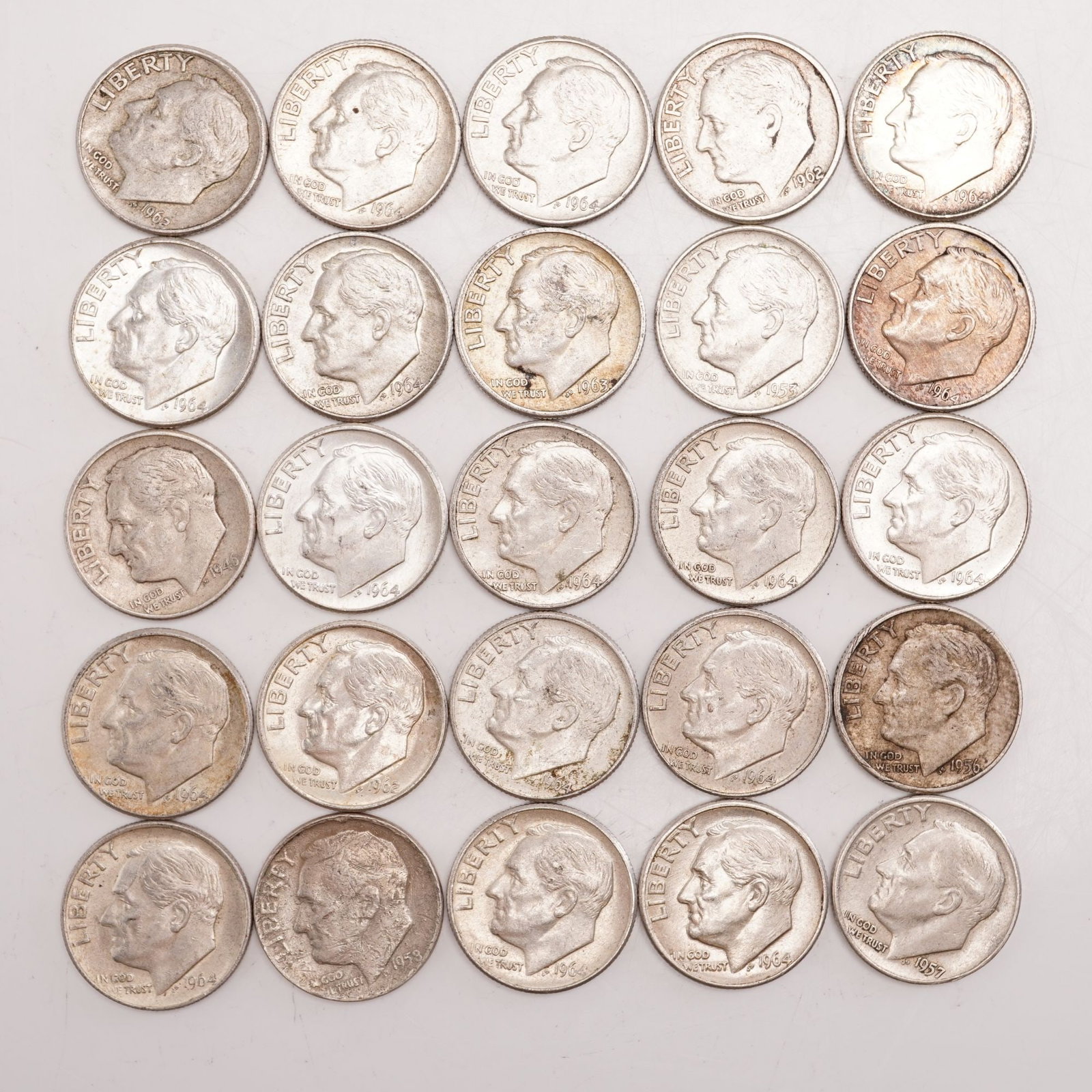 Lot of 25 Loose Roosevelt 90% Silver Dimes, Circulated: Obverse portrait in left profile of Franklin D. Roosevelt, the 32nd President of the United States from 1933 to his death in 1945, is accompanied with the motto: "IN GOD WE TRUST" and surrounded with 