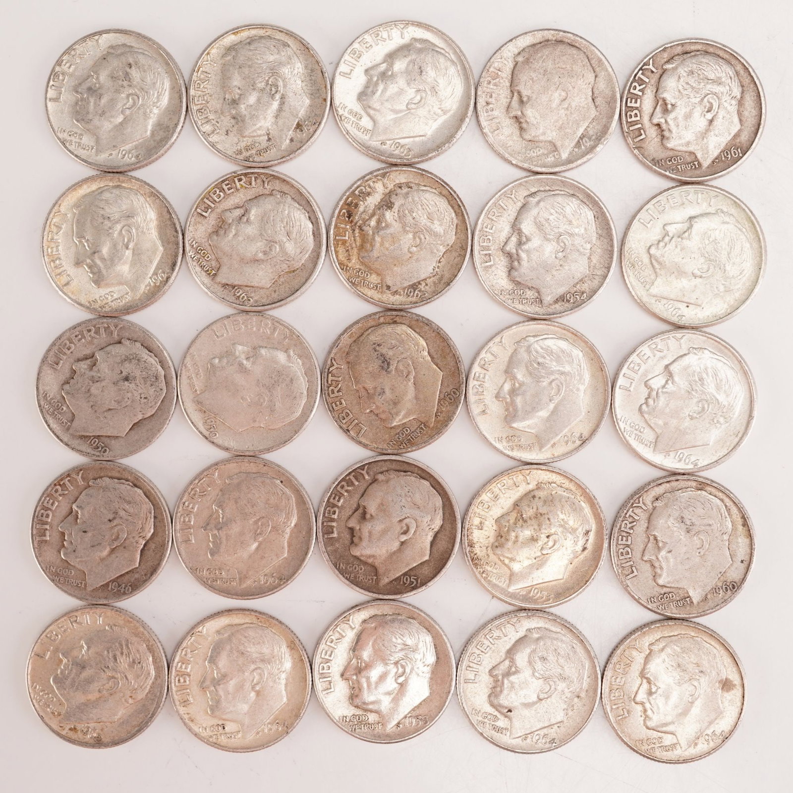 Lot of 25 Loose Roosevelt 90% Silver Dimes, Circulated: Obverse portrait in left profile of Franklin D. Roosevelt, the 32nd President of the United States from 1933 to his death in 1945, is accompanied with the motto: "IN GOD WE TRUST" and surrounded with 