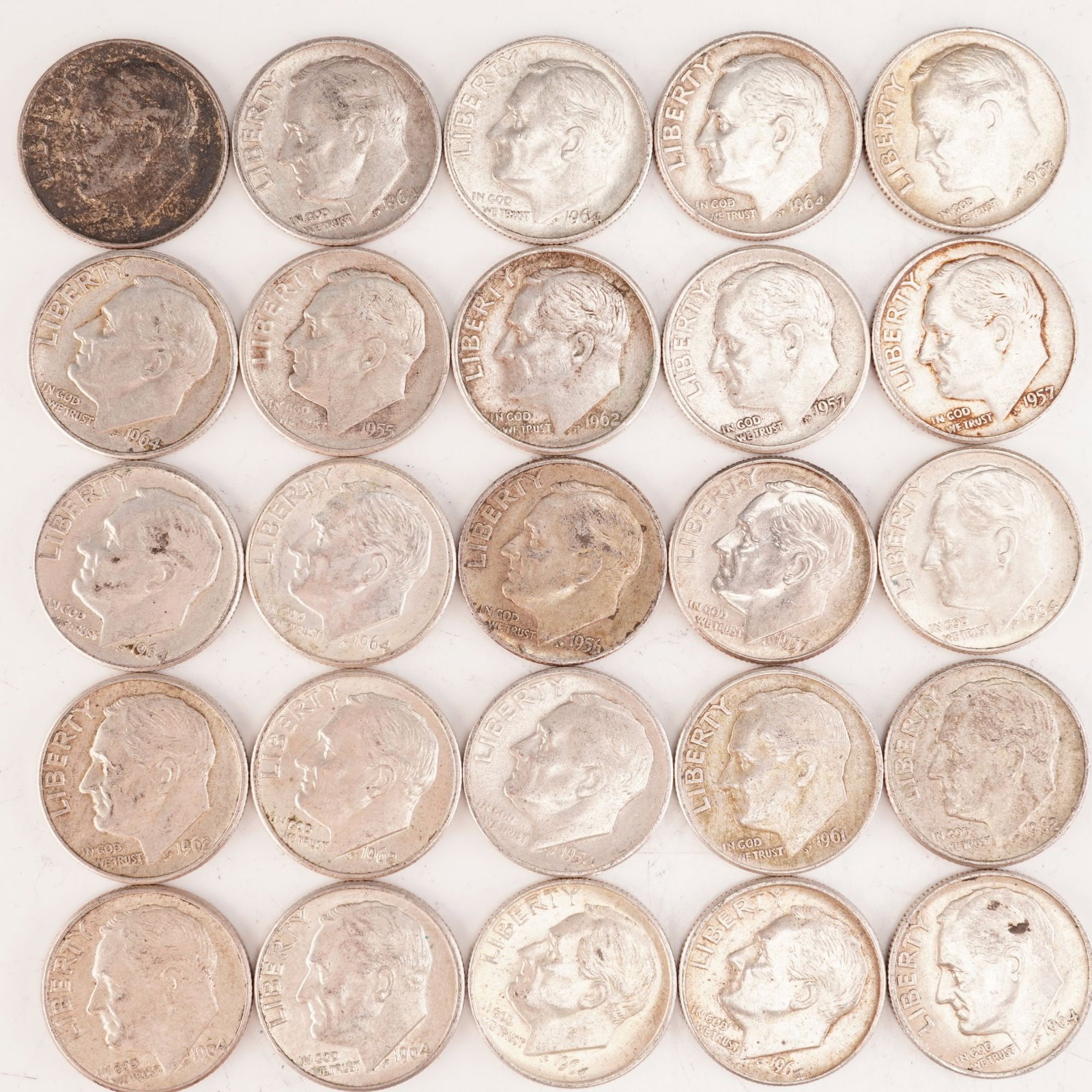 Lot of 25 Loose Roosevelt 90% Silver Dimes, Circulated: Obverse portrait in left profile of Franklin D. Roosevelt, the 32nd President of the United States from 1933 to his death in 1945, is accompanied with the motto: "IN GOD WE TRUST" and surrounded with 