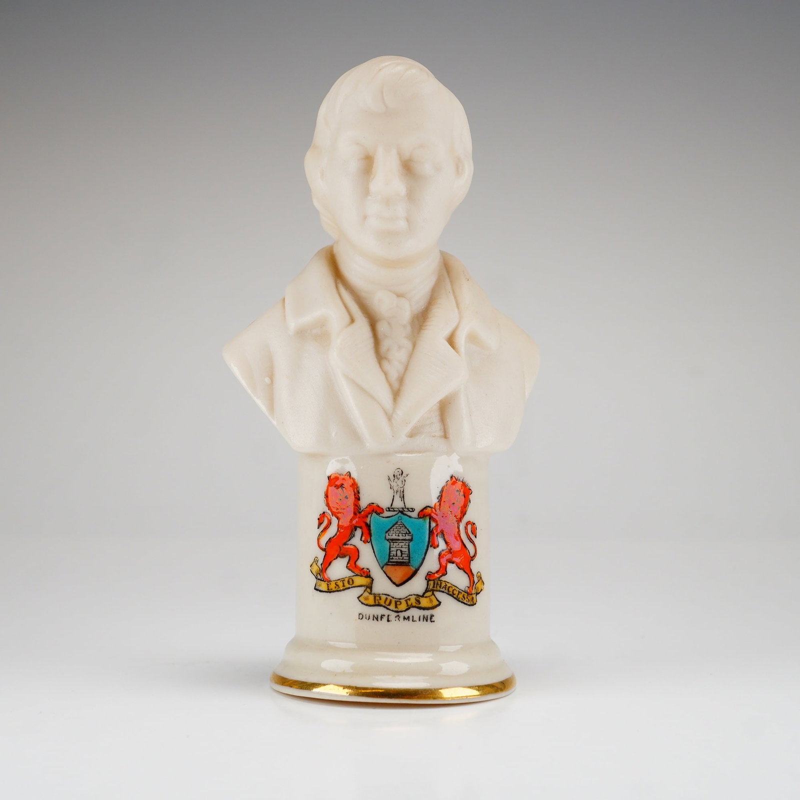Carlton China Parian Porcelain Crested Bust of Robert Burns for Dunfermline: This miniature commemorative bust depicts the Scottish poet Robert Burns (1759??"1796) and was manufactured by Carlton China at the Wilton Pottery in Stoke-on-Trent, England. The figure is composed of