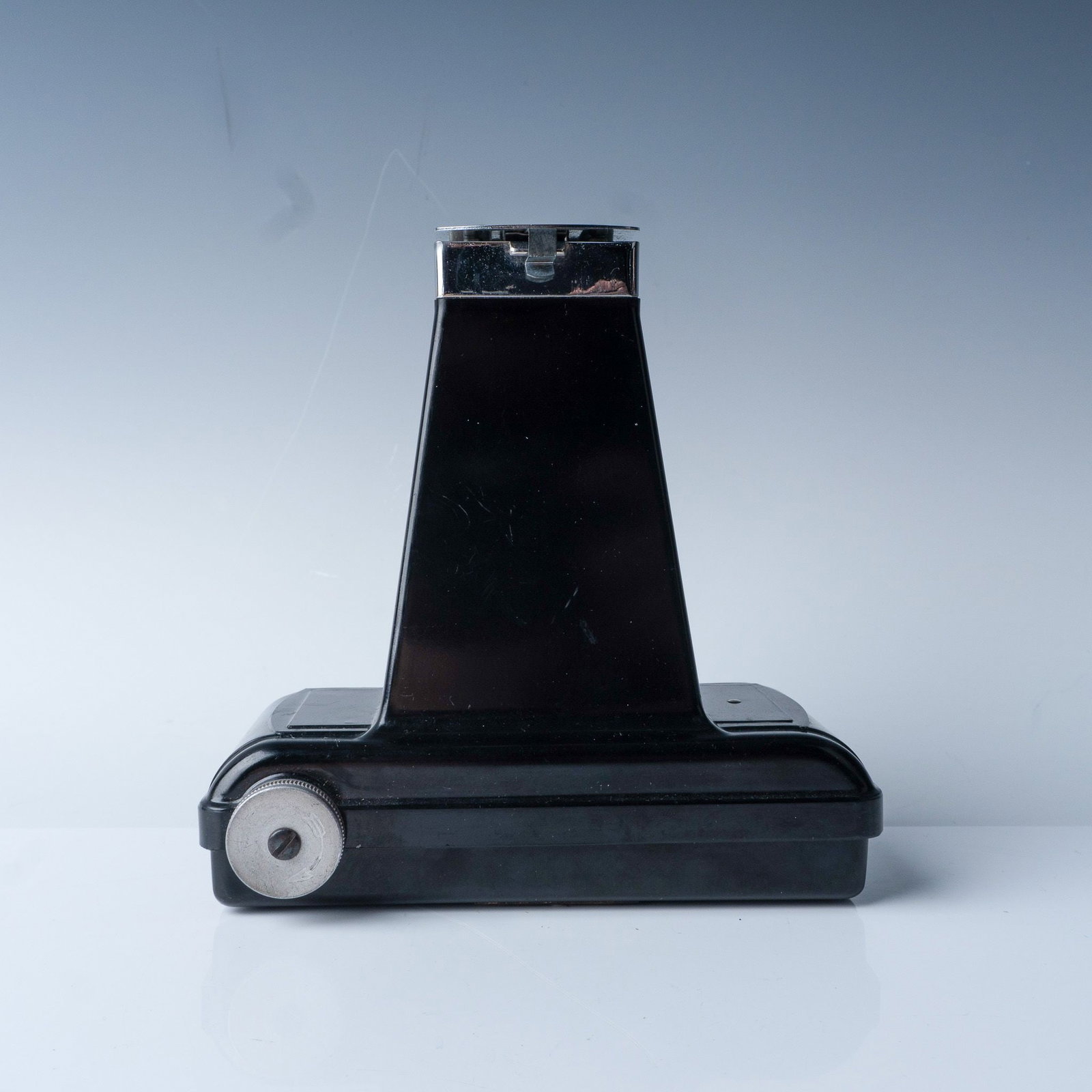 Testrite Cinelarger 8mm to 620 Film Enlarger: Vintage Testrite Cinelarger 8mm film enlarger attachment by Testrite Instrument Co., made in the USA. This compact enlarger is specifically designed for handling 8mm film, featuring a durable black Ba