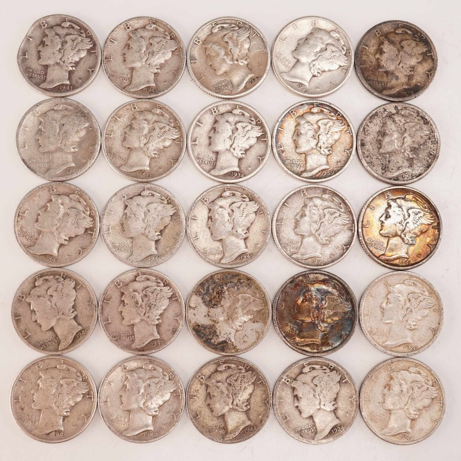 Lot of 25 Loose Mercury 90% Silver Dimes, Circulated: Obverse designed with an allegory of Liberty wearing a winged Phrygian cap (freedom of thought) is surrounded with the word "LIBERTY" and accompanied with the motto: "IN GOD WE TRUST". Reverse fasces 