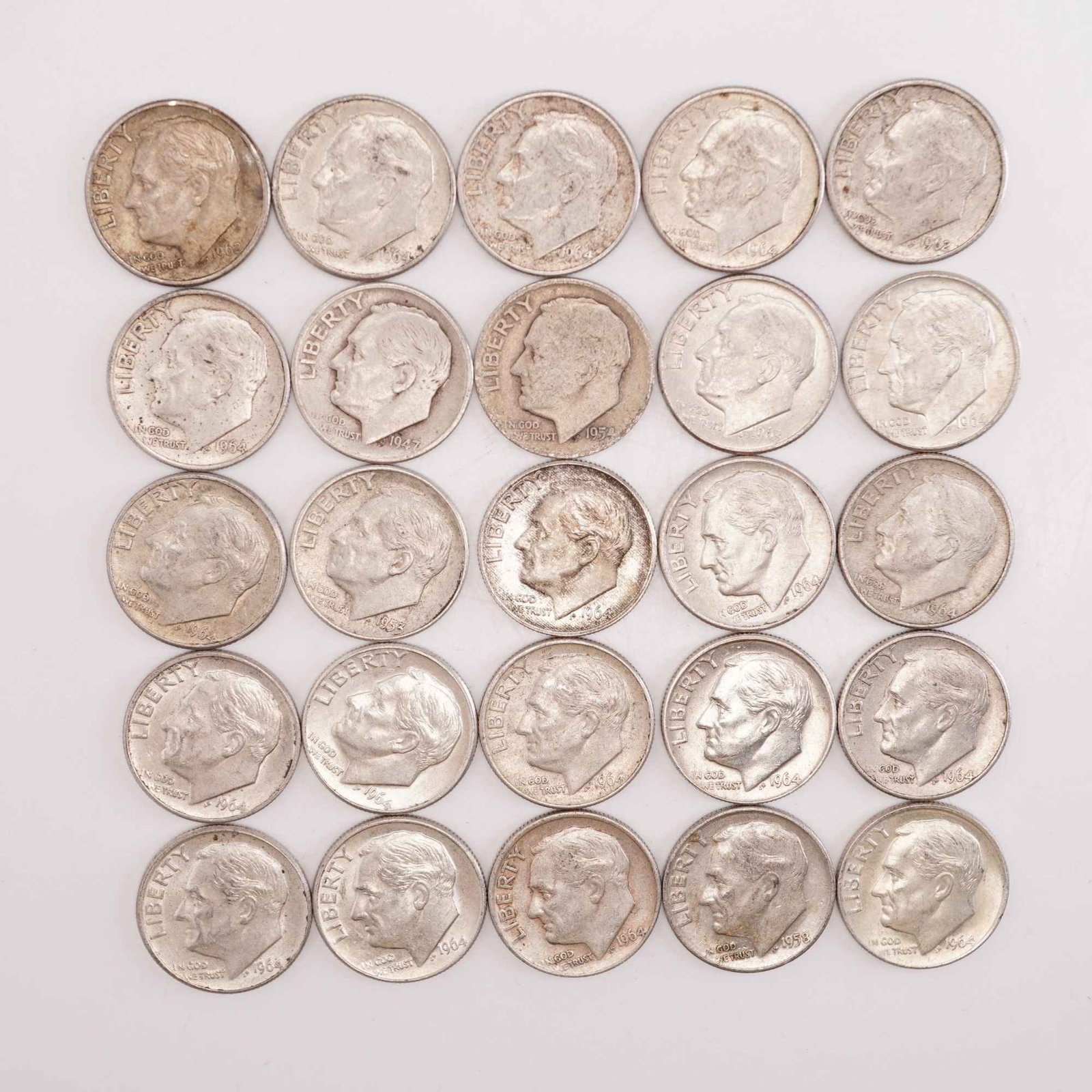 Lot of 25 Loose Roosevelt 90% Silver Dimes, Circulated: Obverse portrait in left profile of Franklin D. Roosevelt, the 32nd President of the United States from 1933 to his death in 1945, is accompanied with the motto: "IN GOD WE TRUST" and surrounded with 