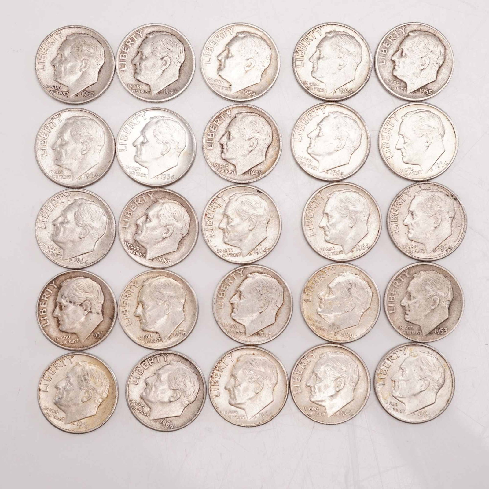 Lot of 25 Loose Roosevelt 90% Silver Dimes, Circulated: Obverse portrait in left profile of Franklin D. Roosevelt, the 32nd President of the United States from 1933 to his death in 1945, is accompanied with the motto: "IN GOD WE TRUST" and surrounded with 