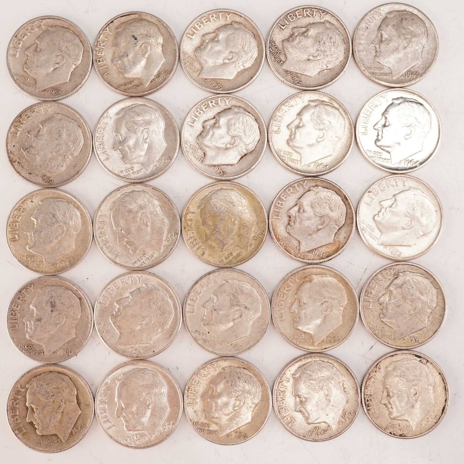 Lot of 25 Loose Roosevelt 90% Silver Dimes, Circulated: Obverse portrait in left profile of Franklin D. Roosevelt, the 32nd President of the United States from 1933 to his death in 1945, is accompanied with the motto: "IN GOD WE TRUST" and surrounded with 