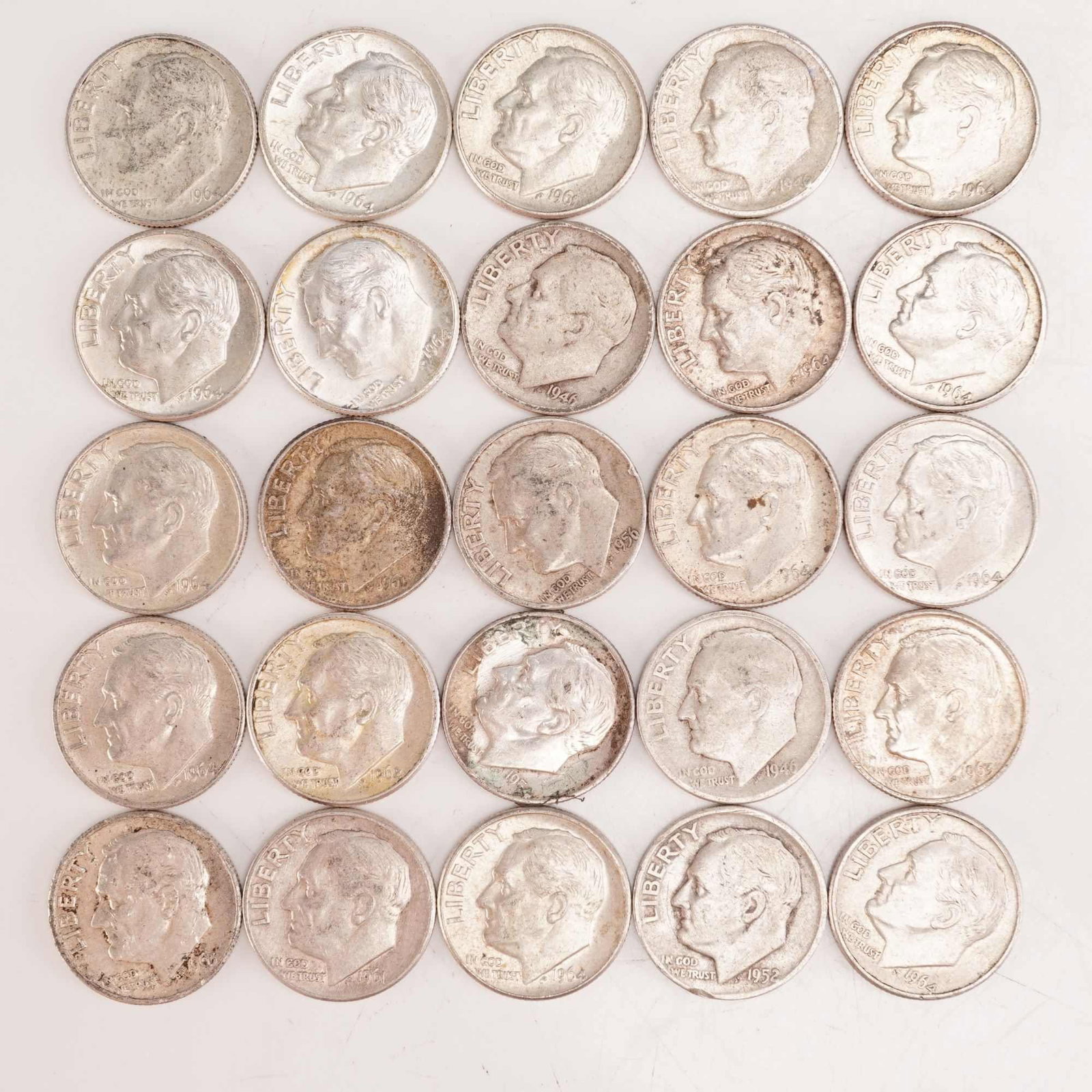 Lot of 25 Loose Roosevelt 90% Silver Dimes, Circulated: Obverse portrait in left profile of Franklin D. Roosevelt, the 32nd President of the United States from 1933 to his death in 1945, is accompanied with the motto: "IN GOD WE TRUST" and surrounded with 