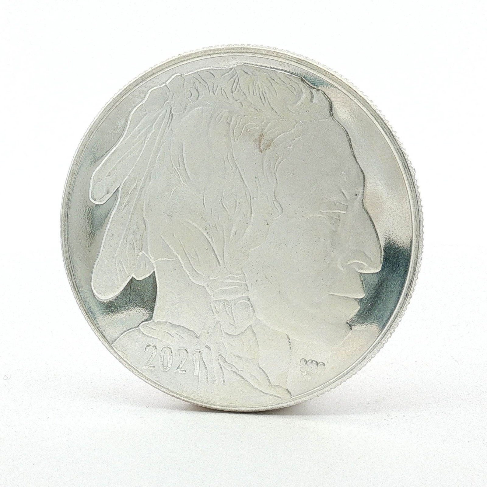 2021 Highland Mint 1 Troy Ounce Silver Bullion Round Coin: Each round is produced with .999 fine silver. Obverse is similar to James Earle Fraser's portrait of a Native American chieftain, facing right, with HM mark lower right. Reverse features a profile vie