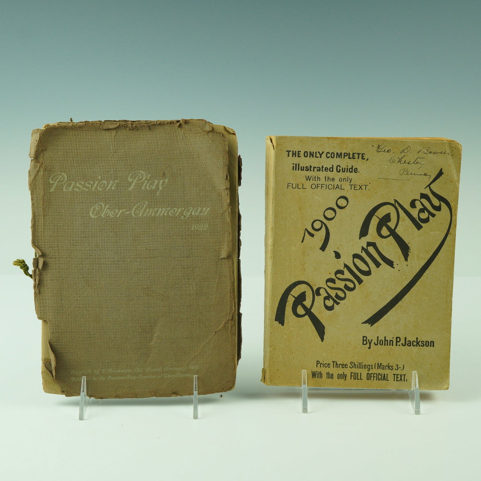 2pc Early 20th Century Passion Play Oberammergau Books: Offered here are two early illustrated guides to the famous Oberammergau Passion Play, each providing unique insight into one of Europe's most enduring religious and cultural traditions. The first is 