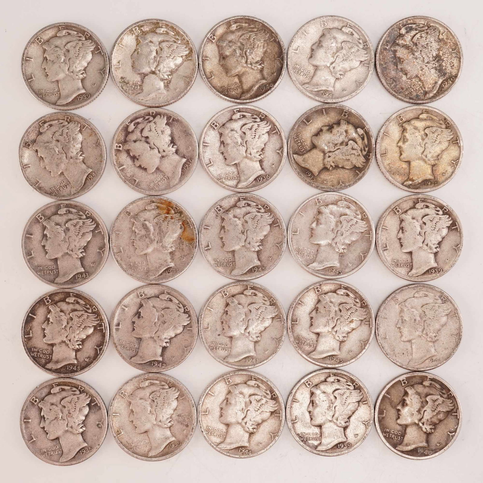 Lot of 25 Loose Mercury 90% Silver Dimes, Circulated: Obverse designed with an allegory of Liberty wearing a winged Phrygian cap (freedom of thought) is surrounded with the word "LIBERTY" and accompanied with the motto: "IN GOD WE TRUST". Reverse fasces 