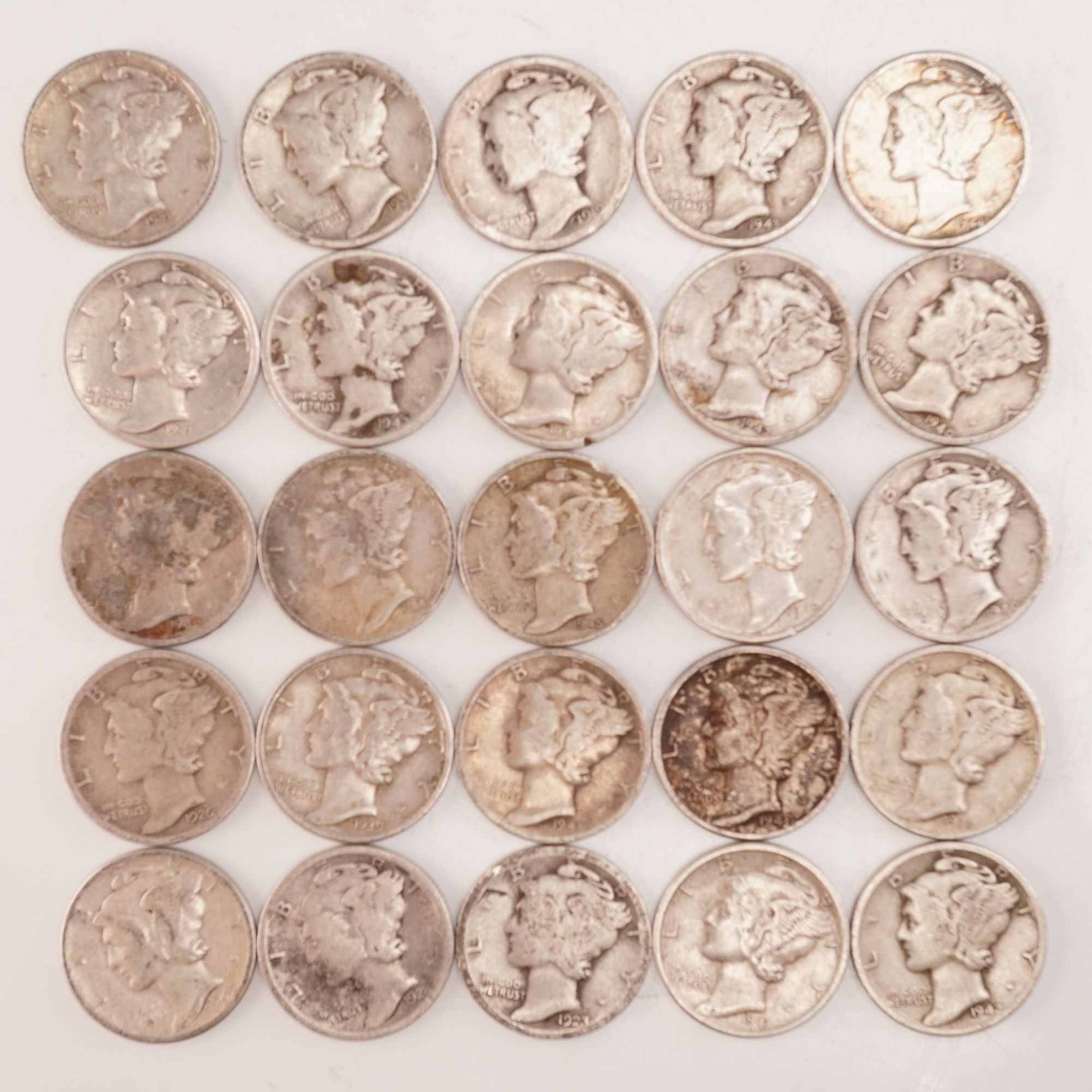 Lot of 25 Loose Mercury 90% Silver Dimes, Circulated: Obverse designed with an allegory of Liberty wearing a winged Phrygian cap (freedom of thought) is surrounded with the word "LIBERTY" and accompanied with the motto: "IN GOD WE TRUST". Reverse fasces 