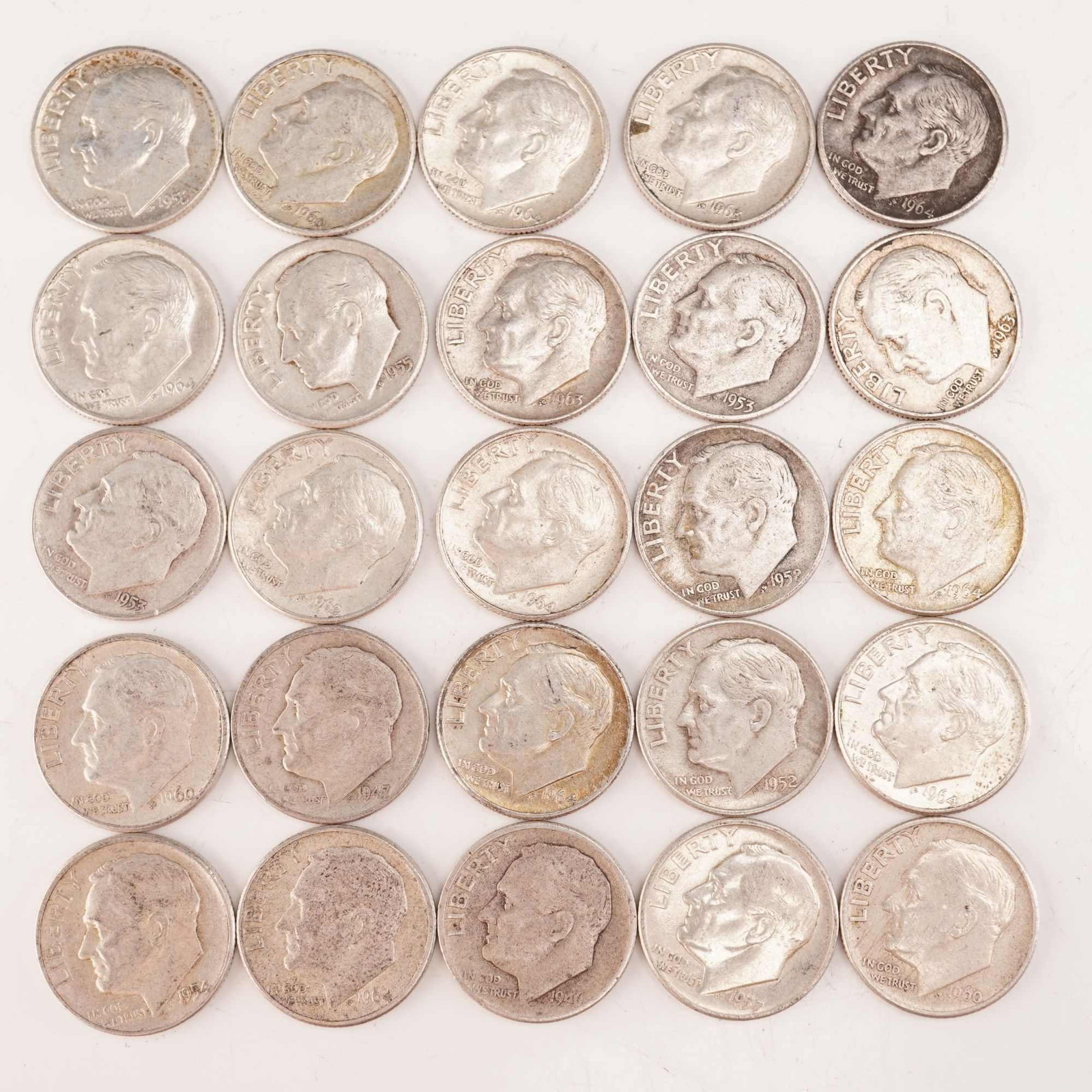 Lot of 25 Loose Roosevelt 90% Silver Dimes, Circulated: Obverse portrait in left profile of Franklin D. Roosevelt, the 32nd President of the United States from 1933 to his death in 1945, is accompanied with the motto: "IN GOD WE TRUST" and surrounded with 