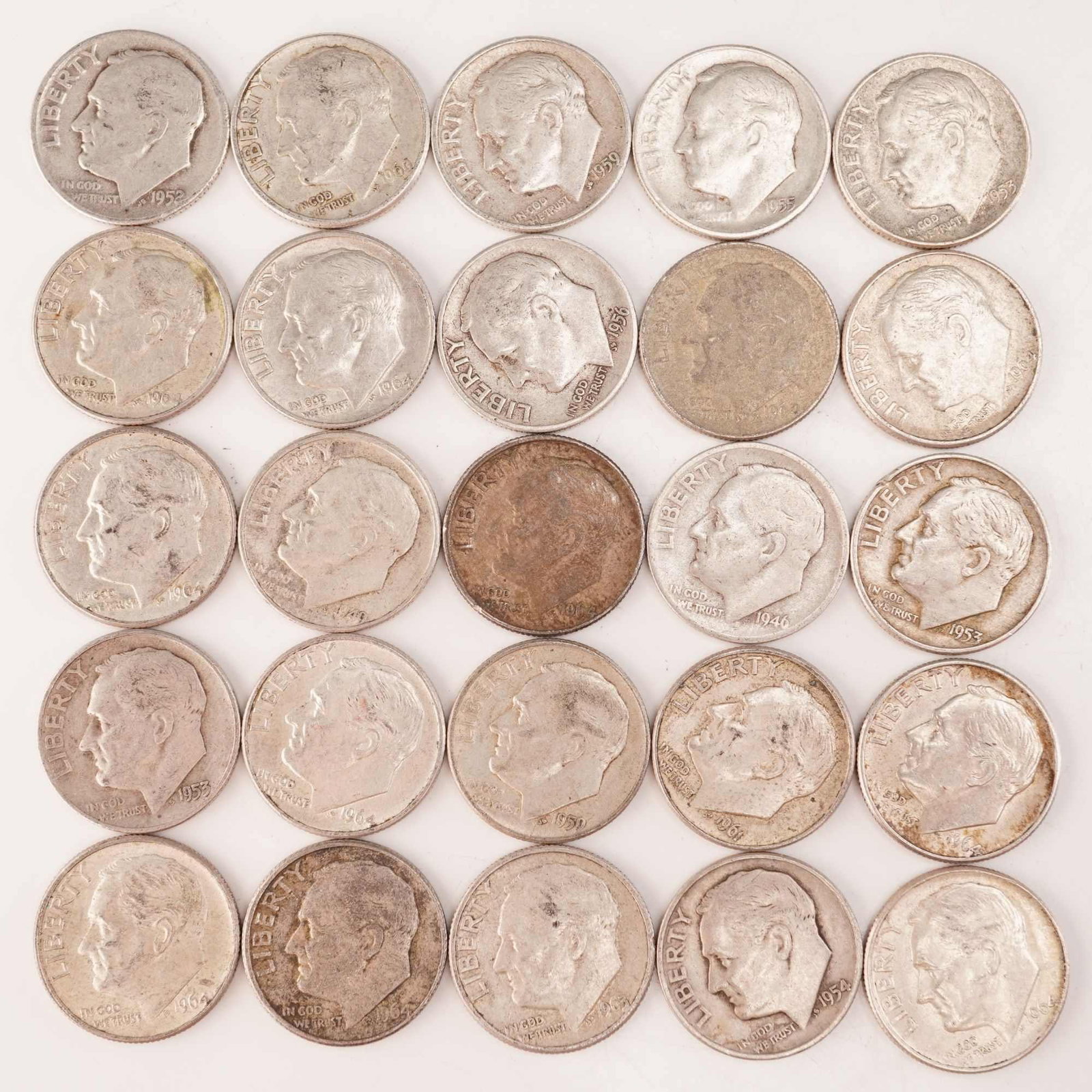 Lot of 25 Loose Roosevelt 90% Silver Dimes, Circulated: Obverse portrait in left profile of Franklin D. Roosevelt, the 32nd President of the United States from 1933 to his death in 1945, is accompanied with the motto: "IN GOD WE TRUST" and surrounded with 