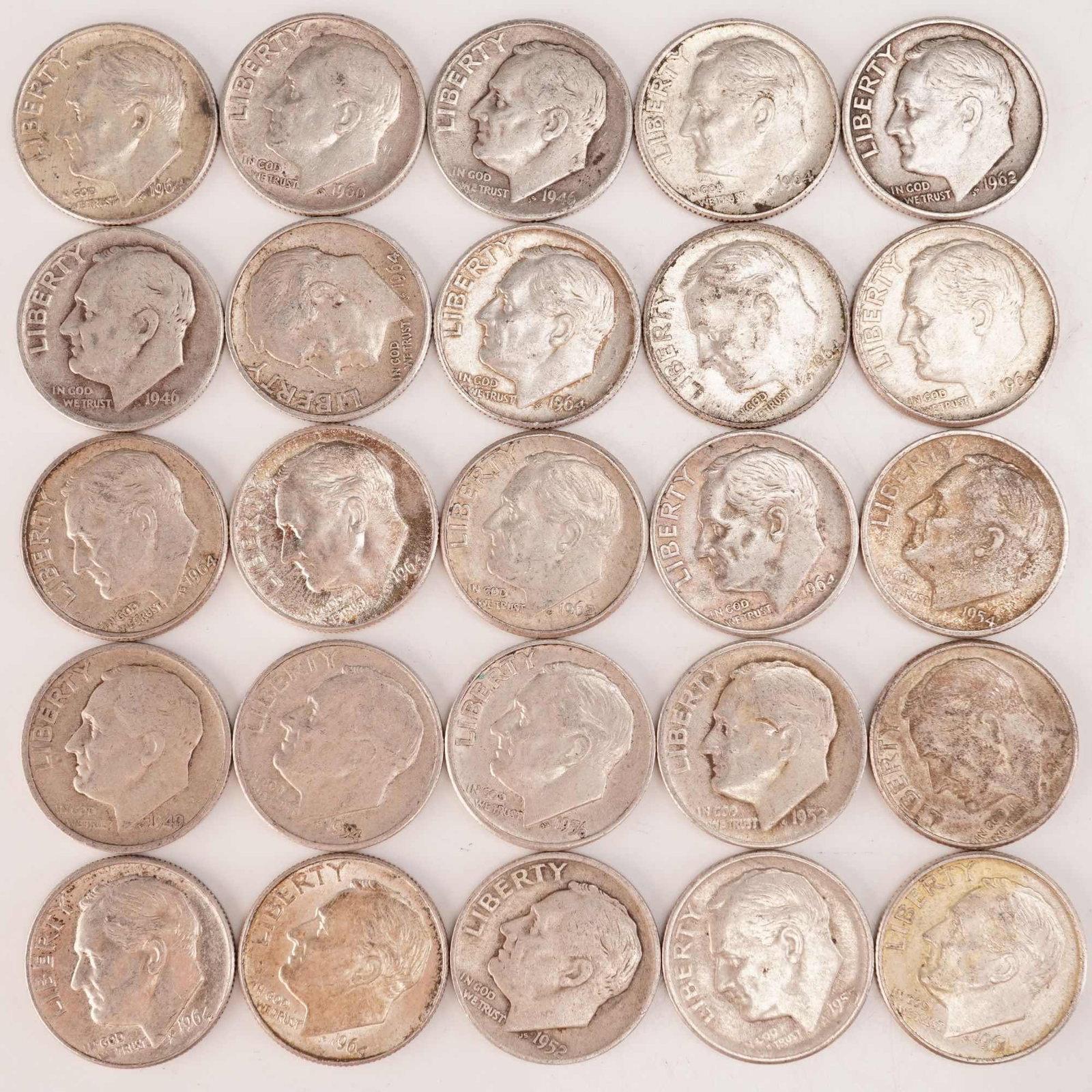 Lot of 25 Loose Roosevelt 90% Silver Dimes, Circulated: Obverse portrait in left profile of Franklin D. Roosevelt, the 32nd President of the United States from 1933 to his death in 1945, is accompanied with the motto: "IN GOD WE TRUST" and surrounded with 