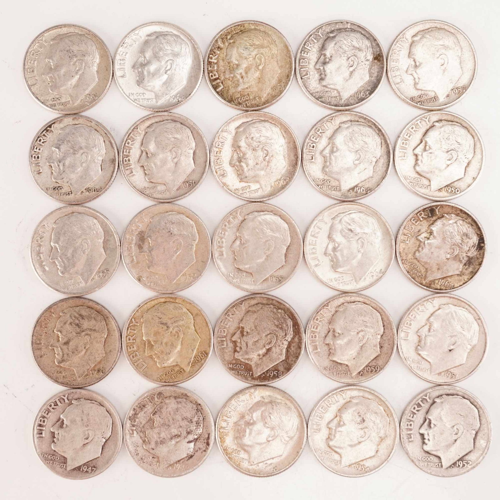 Lot of 25 Loose Roosevelt 90% Silver Dimes, Circulated: Obverse portrait in left profile of Franklin D. Roosevelt, the 32nd President of the United States from 1933 to his death in 1945, is accompanied with the motto: "IN GOD WE TRUST" and surrounded with 