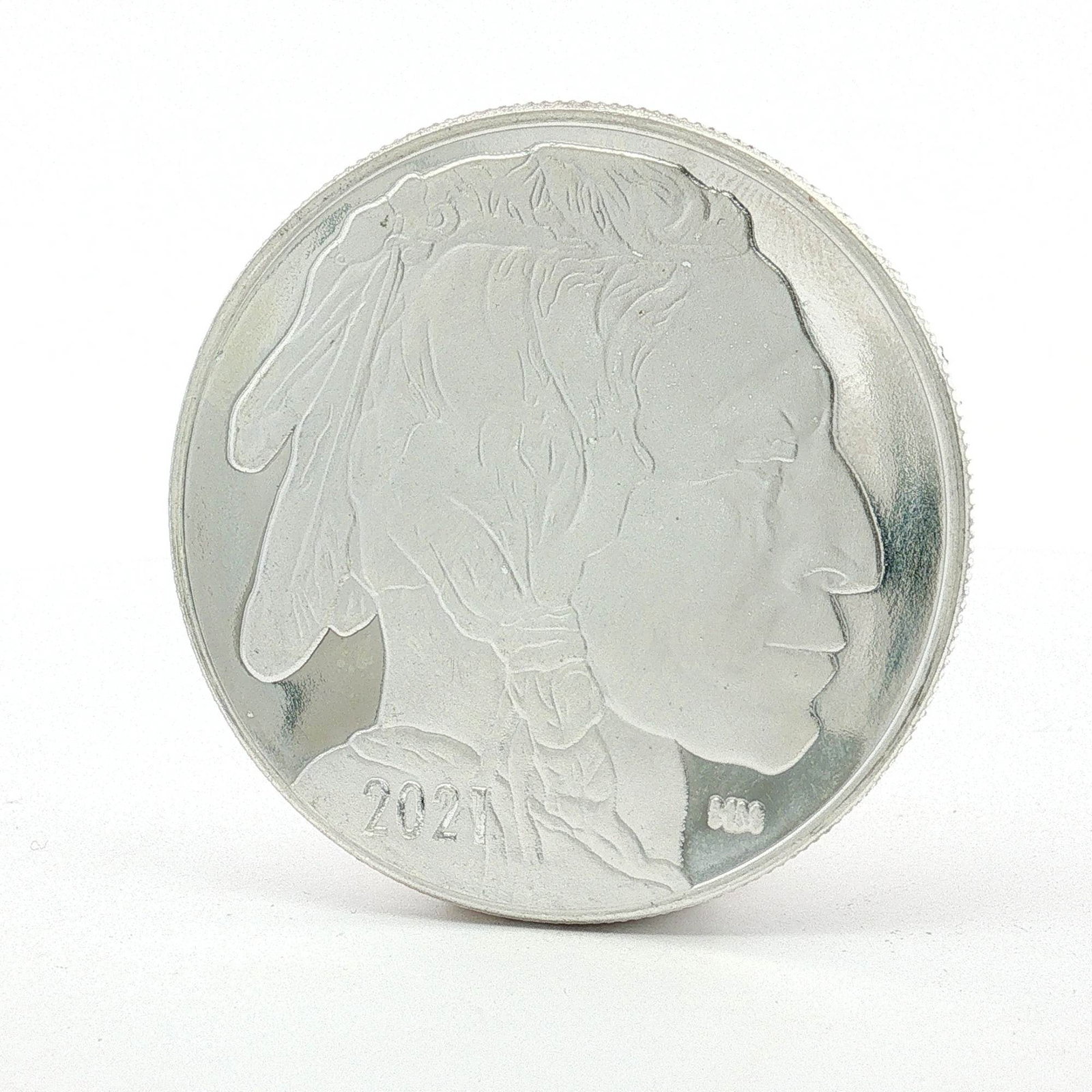 2021 Highland Mint 1 Troy Ounce Silver Bullion Round Coin: Each round is produced with .999 fine silver. Obverse is similar to James Earle Fraser's portrait of a Native American chieftain, facing right, with HM mark lower right. Reverse features a profile vie