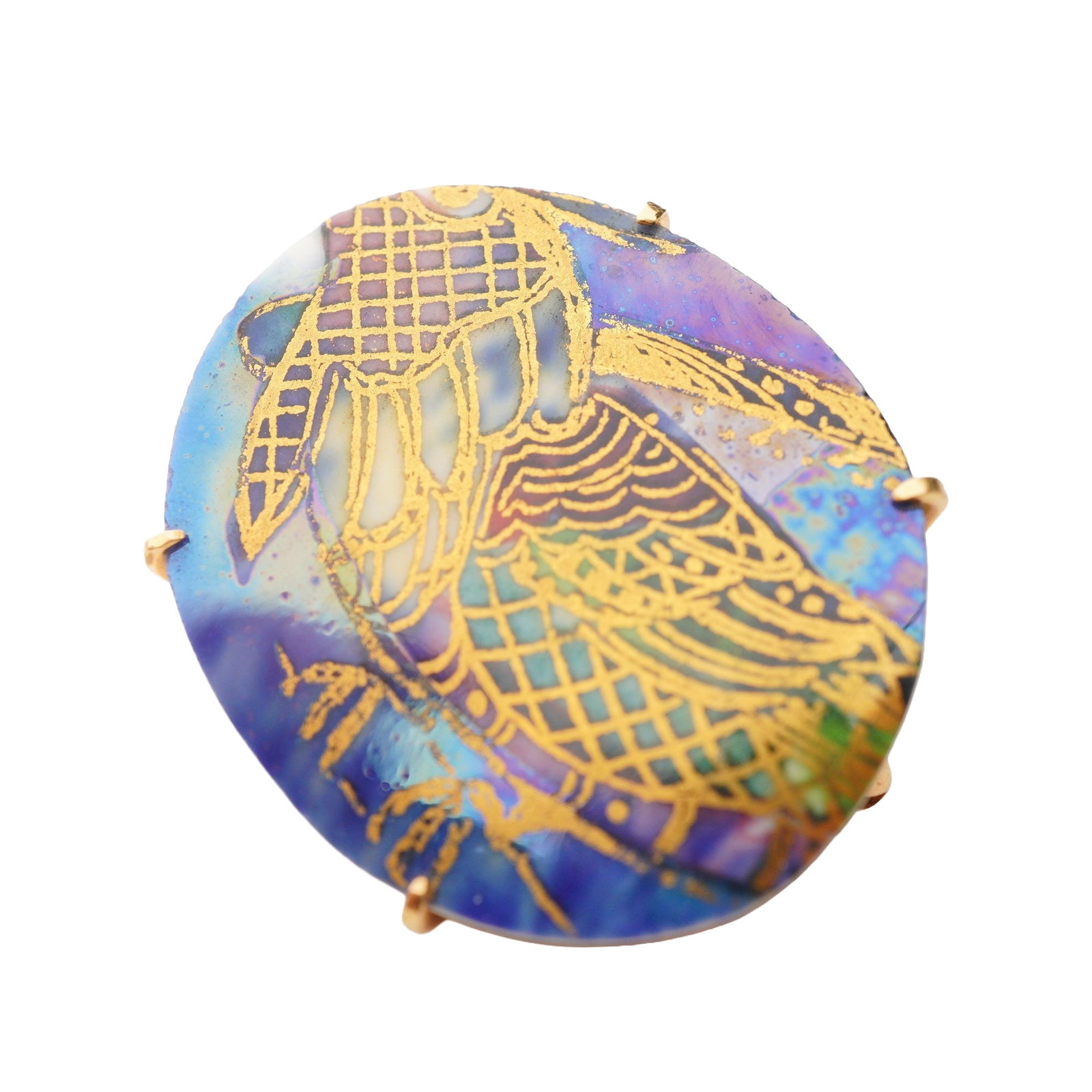 Wedgwood Fairyland Luster 14K Gold Humming Bird Motif Brooch: This 14K yellow gold brooch features an oval porcelain plaque from the Wedgwood Luster series. The central motif depicts a stylized flying humming bird rendered in gold-tone line work over a variegate