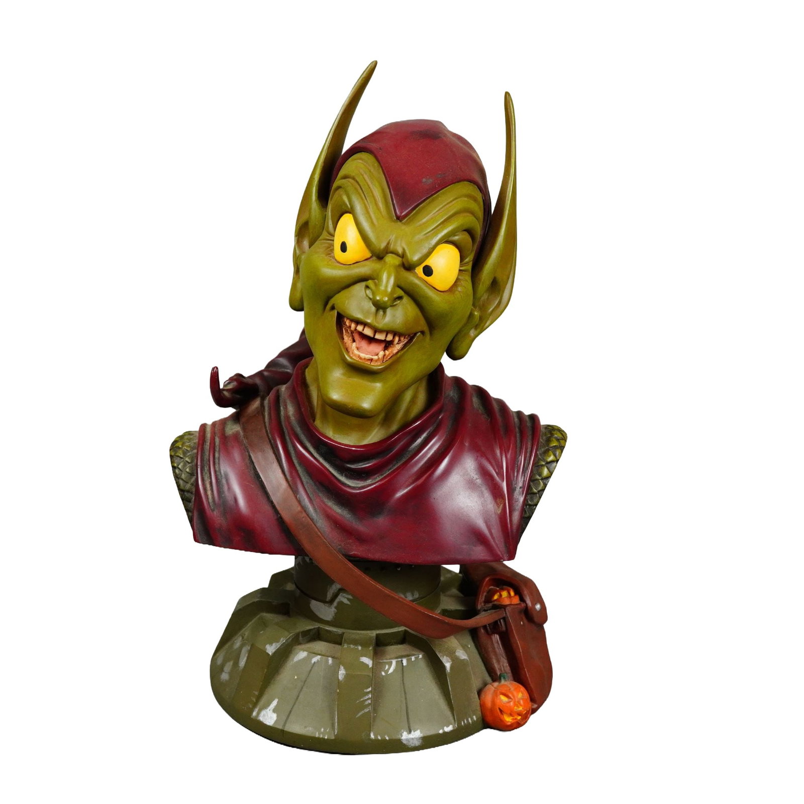 1997 Marvel Legends in 3 Dimensions The Green Goblin Limited Edition Bust Number 850/2500: This is a limited edition cold-cast resin bust of the Marvel Comics character The Green Goblin, produced by Legends in 3 Dimensions and released in 1997. Sculpted by Greg Aronowitz, the piece depicts 