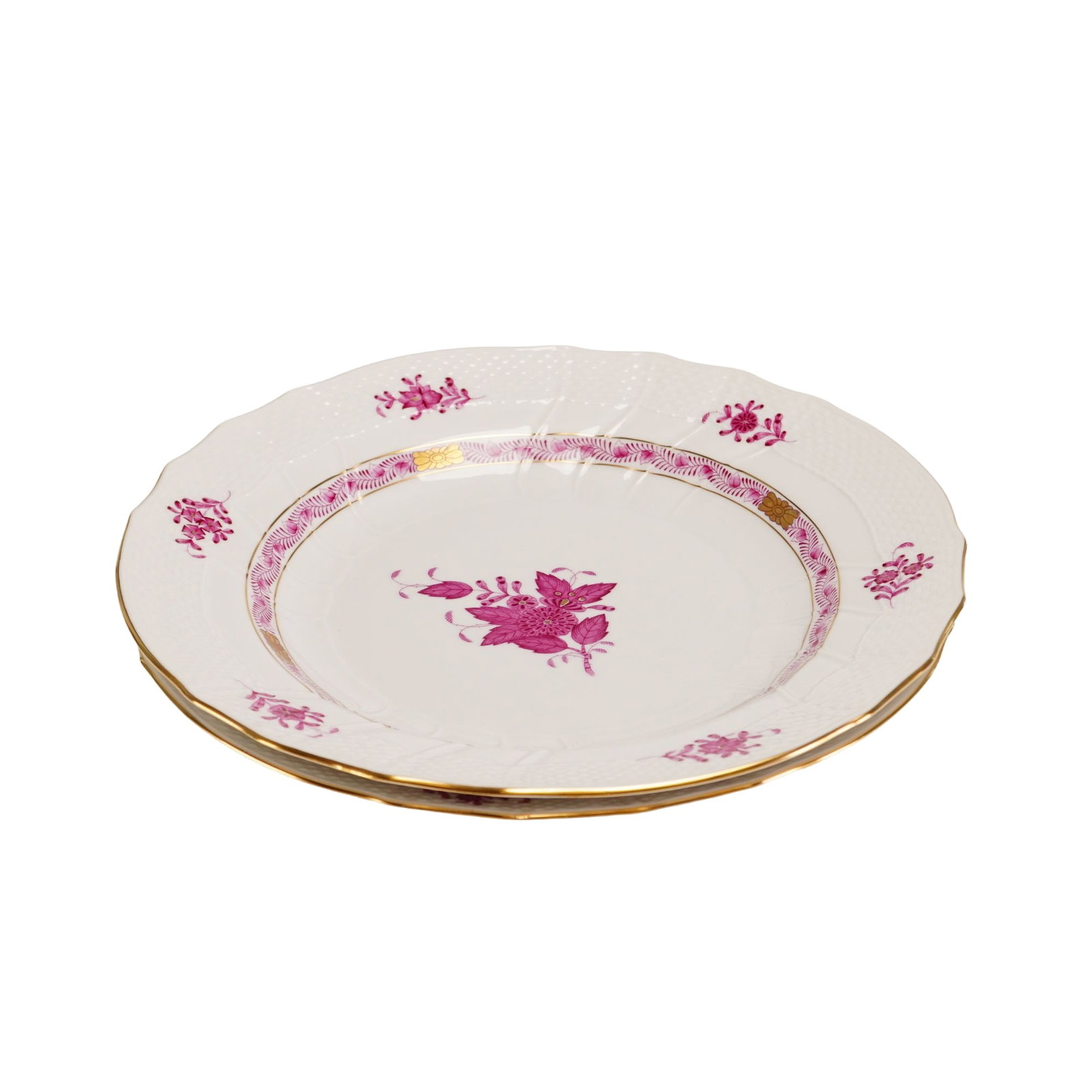 2pc Herend Porcelain Hand-Painted Chinese Bouquet Raspberry Dinner Plates: A pair of Herend porcelain dinner plates decorated in the Chinese Bouquet Raspberry pattern, also referred to as Apponyi Purpur. Each plate is constructed of white porcelain featuring a molded basketw