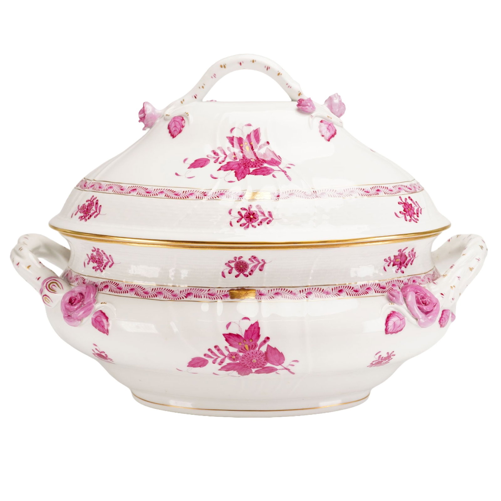 Herend Hungary Chinese Bouquet Raspberry Porcelain Hand Painted Lidded Tureen: Herend Hungary hand painted porcelain lidded tureen. The piece is decorated in the Chinese Bouquet Raspberry pattern. The form is a footed oval tureen with a domed lid. The lid features a branch-style