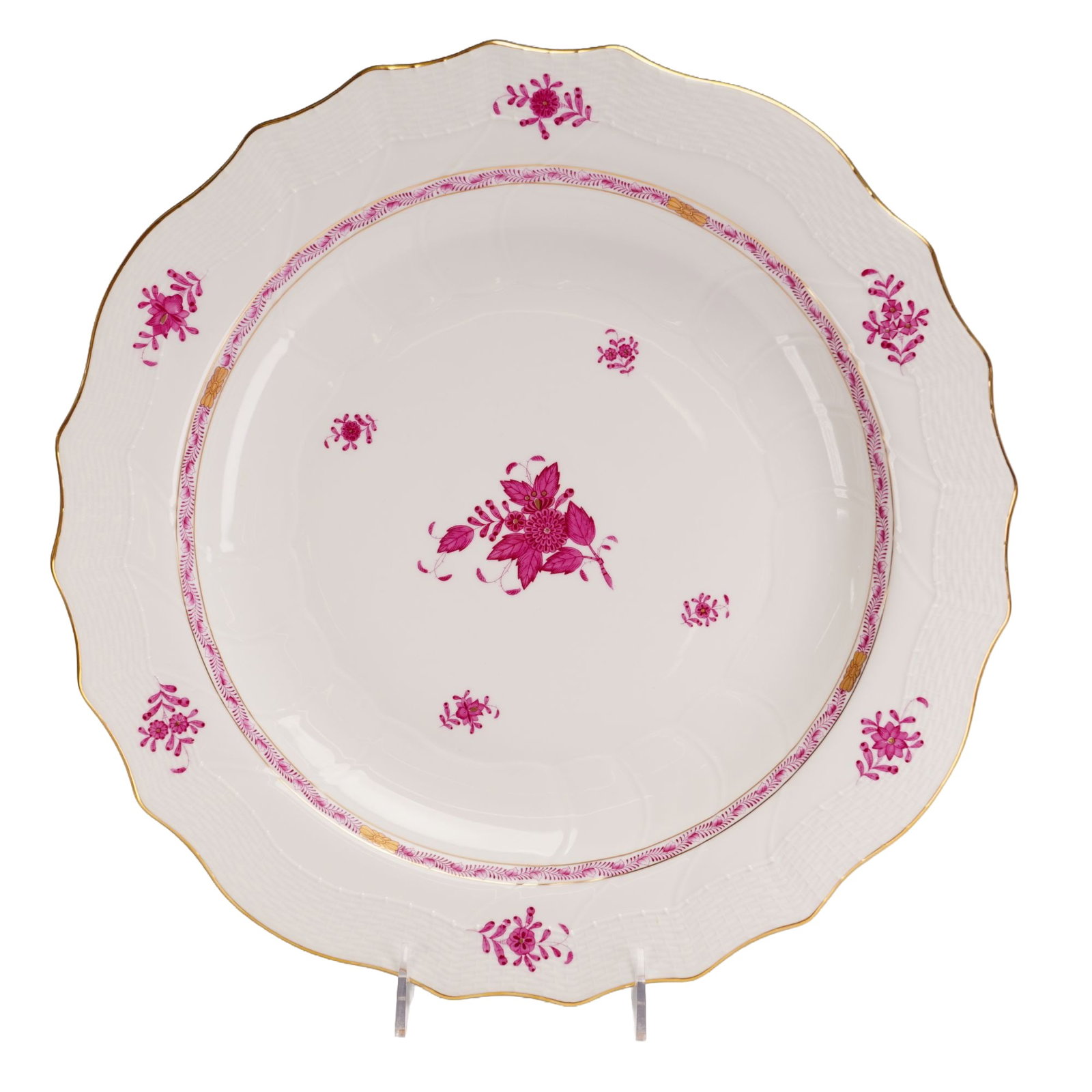 Herend Hungary Porcelain Chinese Bouquet Raspberry Hand-painted Round Platter: Herend Hungary porcelain round platter decorated in the Chinese Bouquet Raspberry (Apponyi Pink) pattern. The piece features a central hand-painted stylized floral bouquet in raspberry pink overglaze,