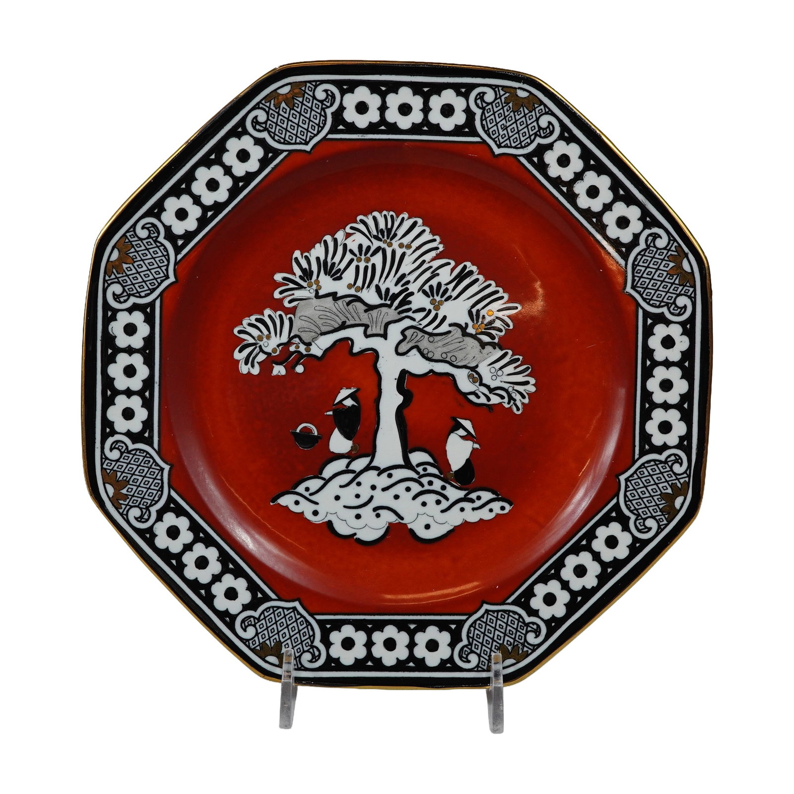 Wedgwood for Marshall Field and Company Octagonal Japonisme Ceramic Plate in Red Black and White: An octagonal earthenware decorative plate manufactured by Wedgwood at the Etruria works in England, specifically commissioned for the retailer Marshall Field and Company in Chicago. The plate features