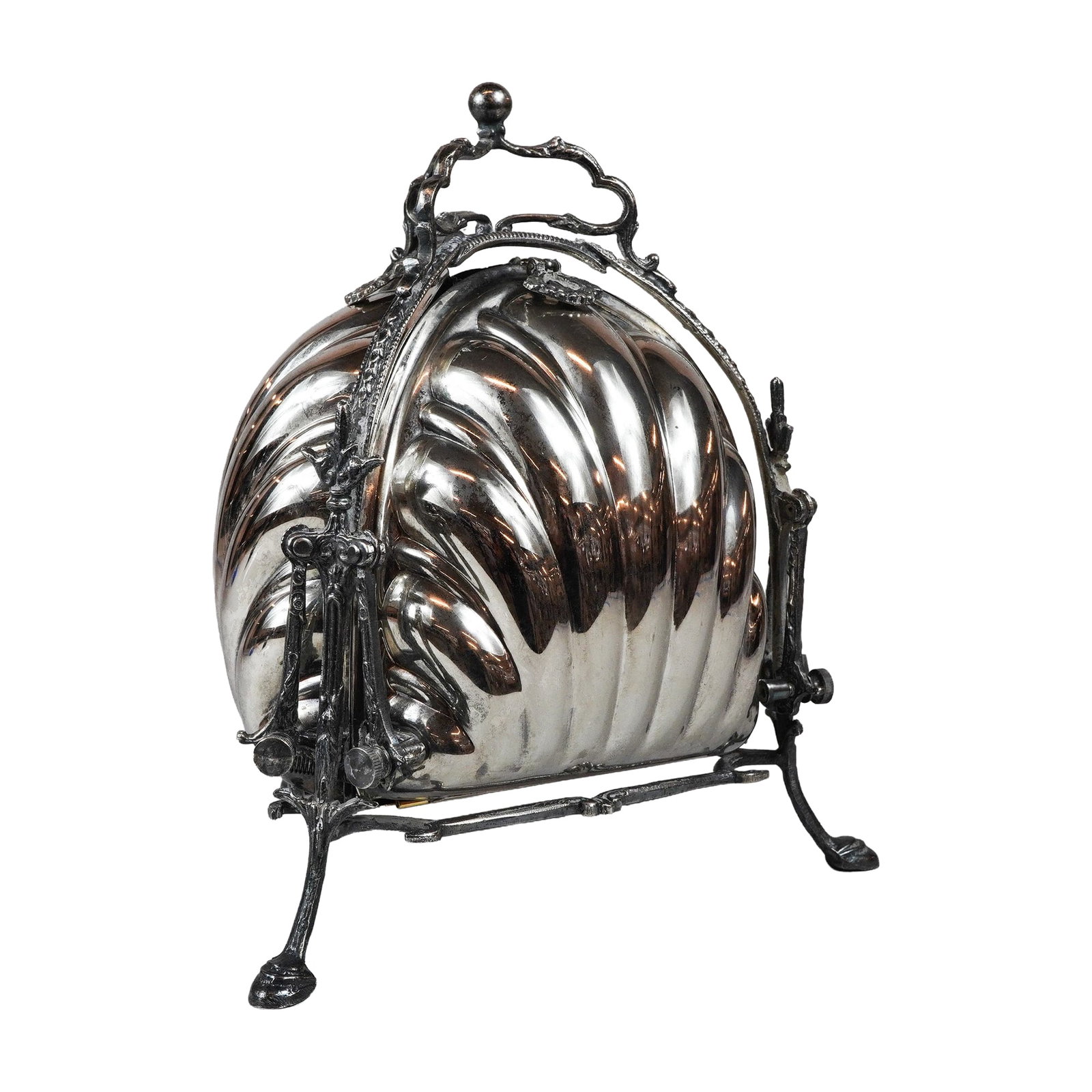 Eales 1779 Italian Silver-Plated Triple Shell Folding Biscuit Warmer: A mid-20th-century silver-plated folding biscuit box, also known as a biscuit warmer, designed in a triple shell form. The exterior is composed of three fluted, shell-shaped lobes that form a rounded,