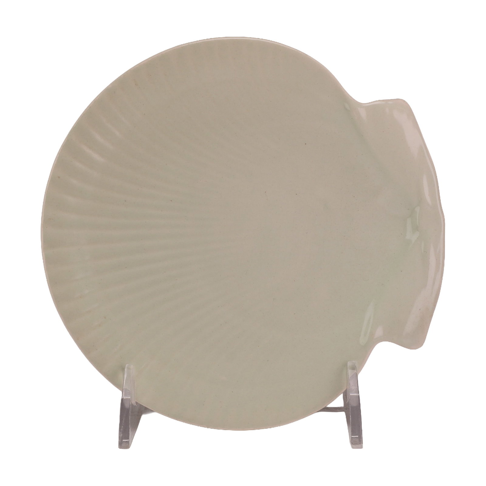 Wedgwood Moonstone Matte White Scallop Shell Plate: A Wedgwood earthenware plate modeled in the form of a scallop shell. The piece features a molded, ribbed surface and a characteristic thumbpiece handle. It is finished in the proprietary Moonstone mat