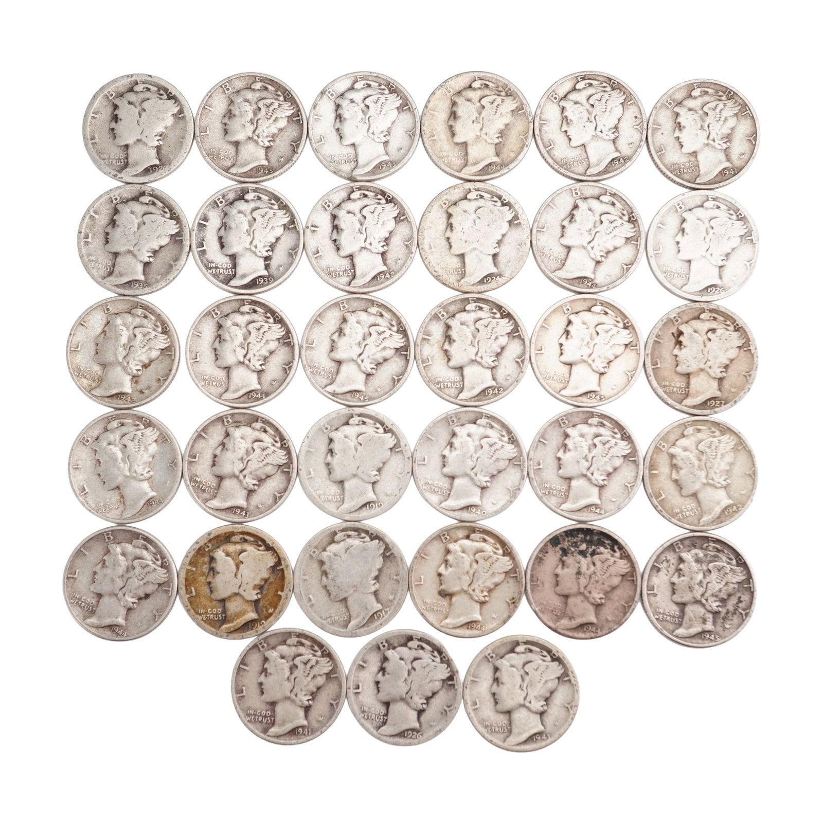 Lot of 33 U.S. Mercury Dime 90% Silver Coin, Circulated: Obverse design of Liberty wearing a winged Phrygian cap with LIBERTY and IN GOD WE TRUST. Reverse is Olive branch with E PLURIBUS UNUM and UNITED STATES OF AMERICA with denomination. Total weight 82g.