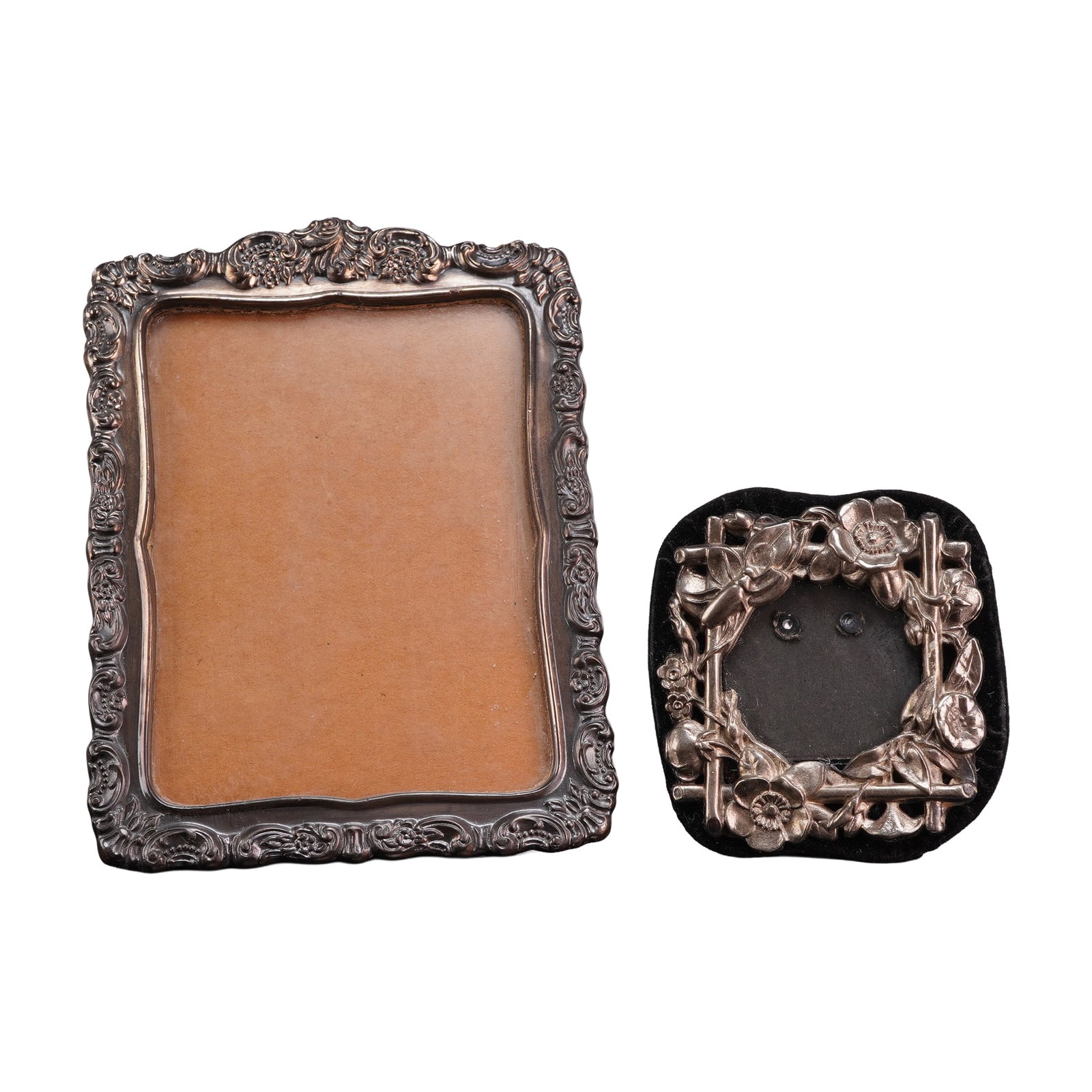 2pc Silver Plated & Toned Frames including Baroque by Wallace: This lot features two frames of American manufacture from the late 19th to early 20th century. The first item is a rectangular silver plated frame Baroque by Wallace Silversmiths, decorated with a rep