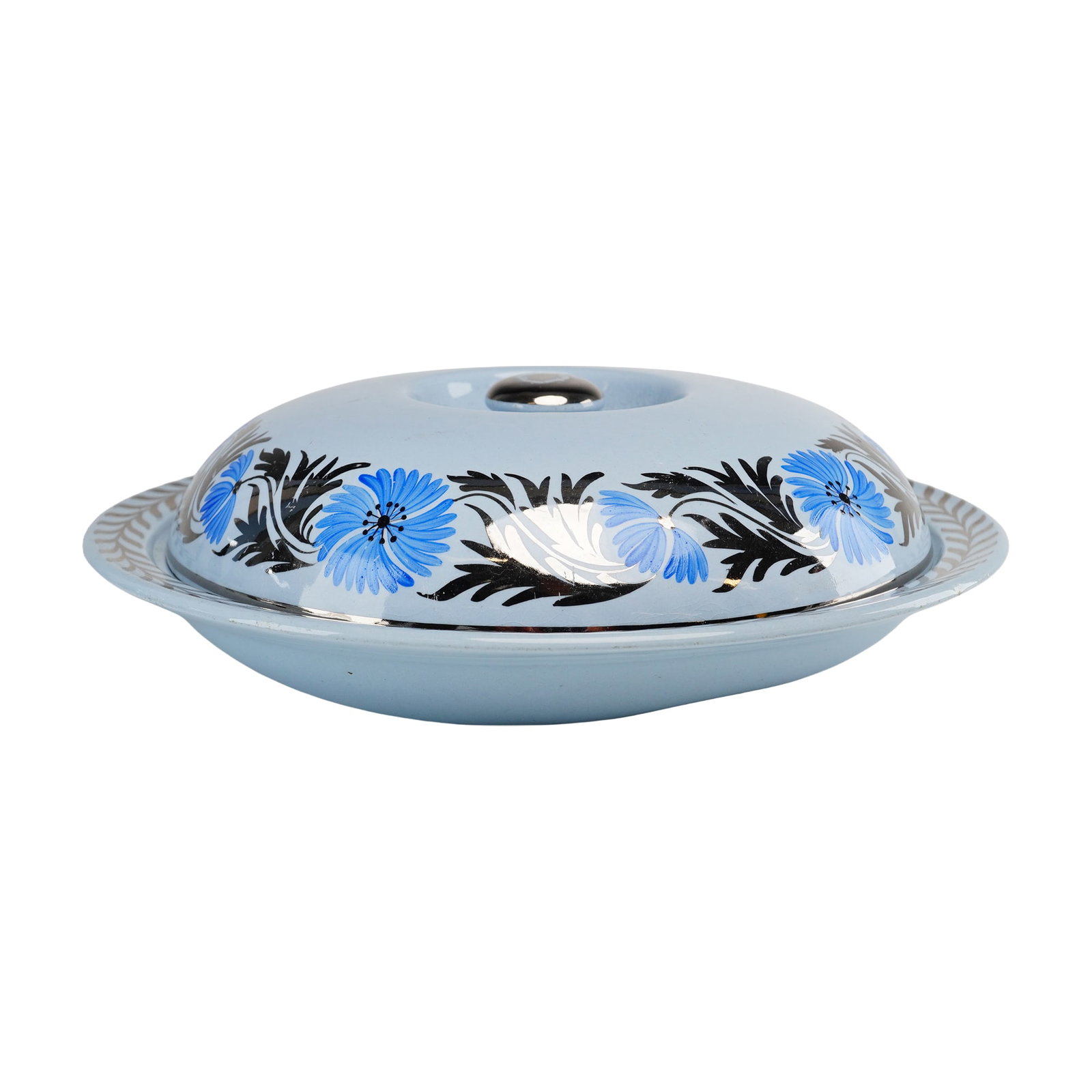 2pc Wedgwood Earthenware Covered Breakfast Platter, Lavender: This two-piece covered breakfast platter is crafted from Wedgwood Lavender glazed earthenware and was manufactured in Etruria, England. The set consists of a circular base dish and a coordinating dome