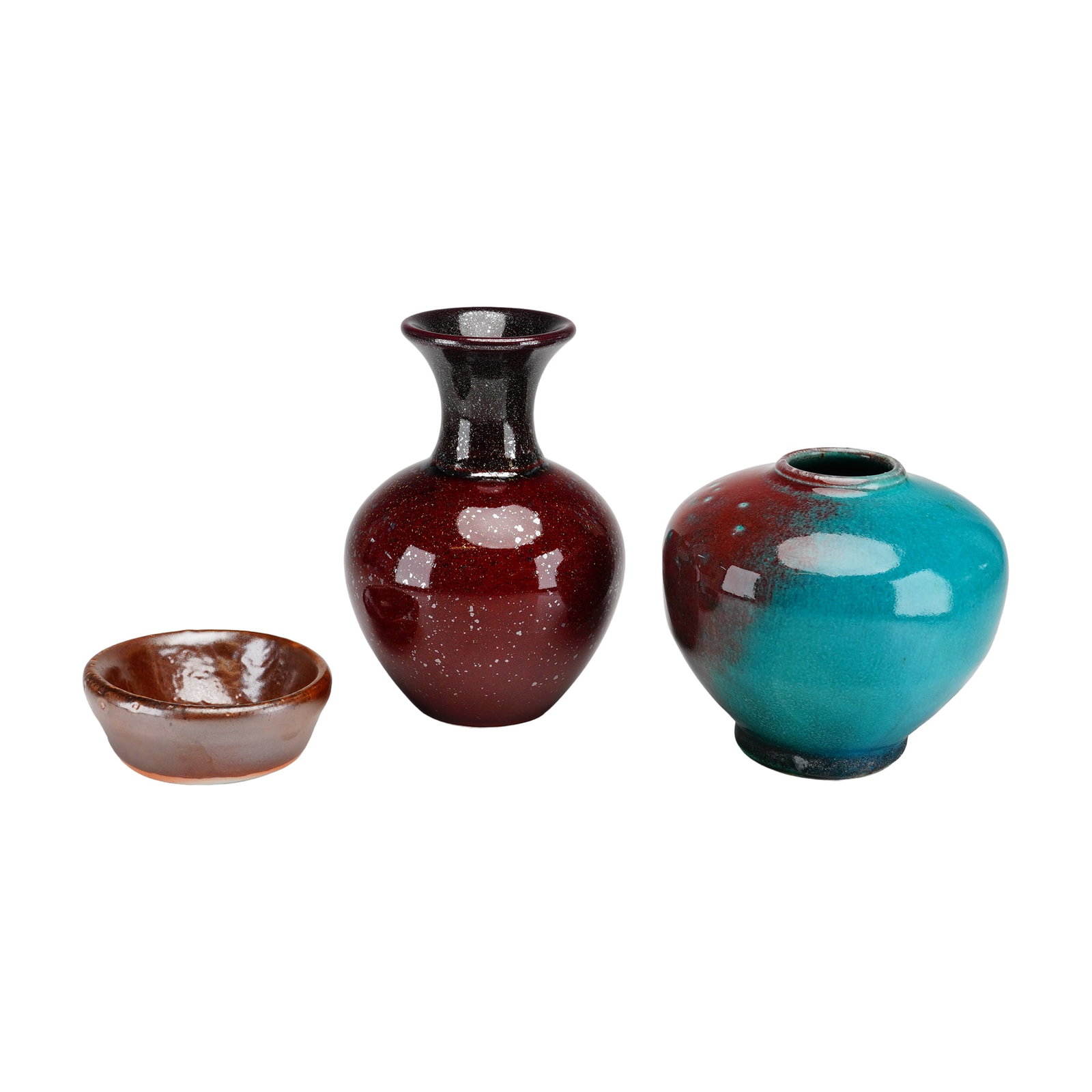 3pc American Studio Pottery by Ben Owen III, Julianne Owen, and Wizard of Clay: This lot contains three pieces of contemporary American studio pottery, each featuring a Rubin Collection provenance sticker on the base. The first item is a small, shallow, hand-thrown stoneware bowl