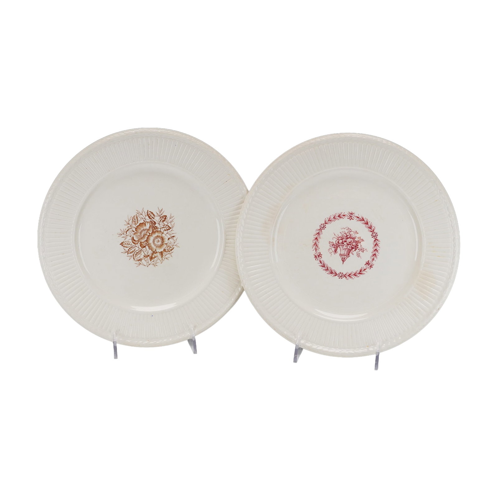 Pair of Wedgwood Edme Creamware Transfer Printed Plates: This pair of circular creamware plates is in the Edme pattern produced by Wedgwood. The plates feature the characteristic relief-molded fluted or ribbed border and a subtly scalloped rim. Each plate i