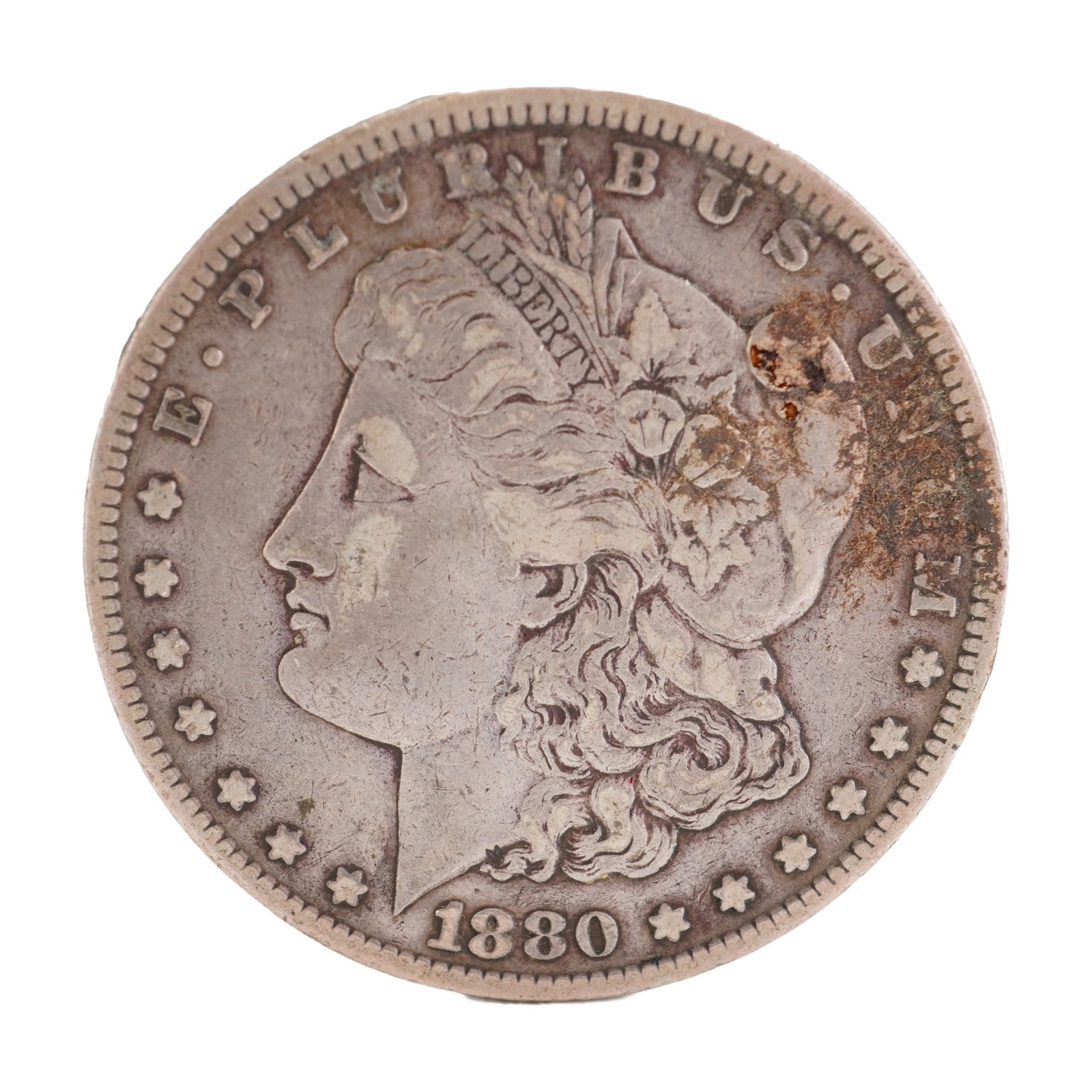 1880 U.S. Morgan Dollar 90% Silver Coin, Circulated: Morgan Dollar with obverse Liberty head, facing left and E PLURIBUS UNUM LIBERTY and date. Revers depicts Eagle holding arrows and an olive branch within wreath. Total weight 22g. Dimensions: 38.1mm D