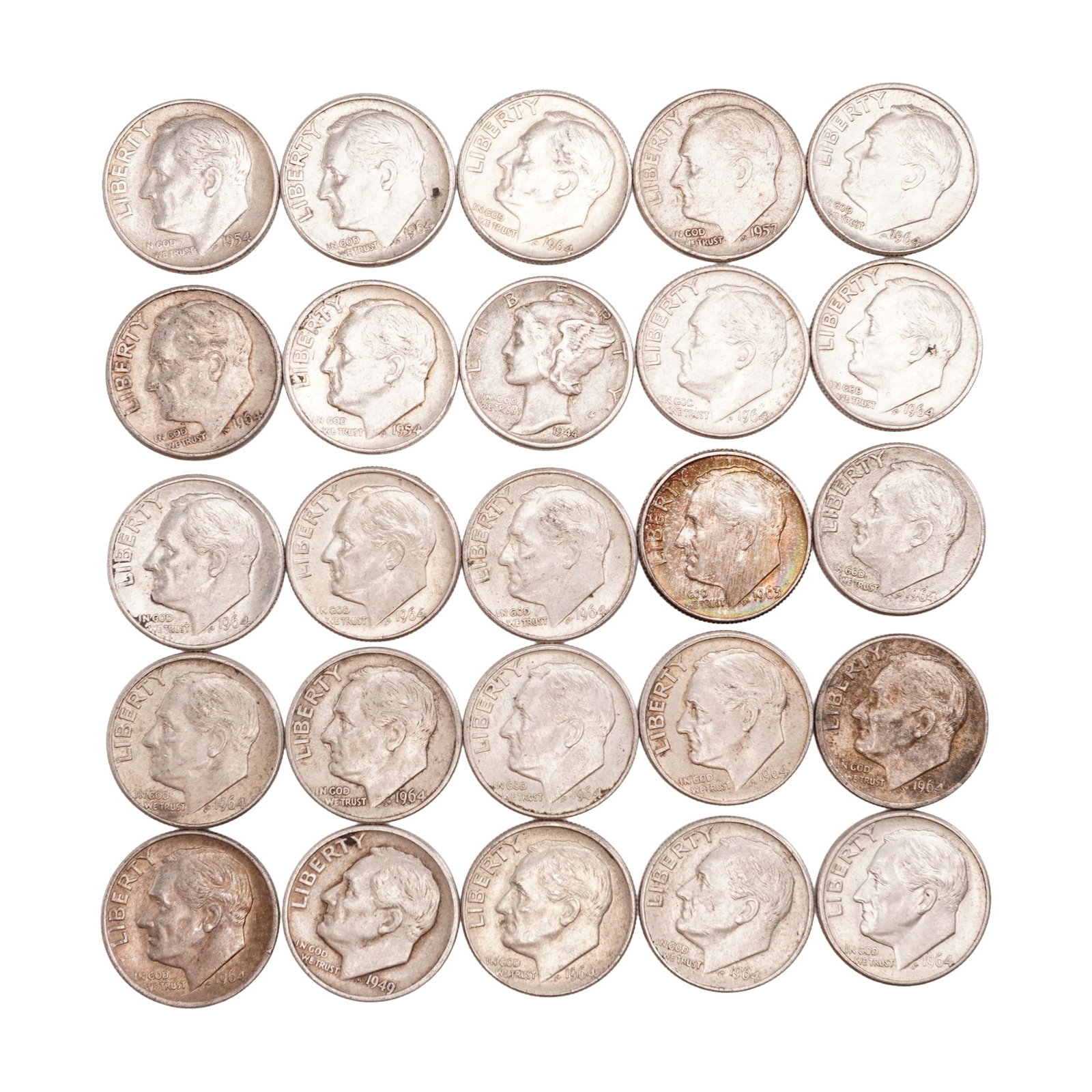 Lot of 25 Loose Roosevelt 90% Silver Dimes, Circulated: Obverse portrait in left profile of Franklin D. Roosevelt, the 32nd President of the United States from 1933 to his death in 1945, is accompanied with the motto: "IN GOD WE TRUST" and surrounded with 