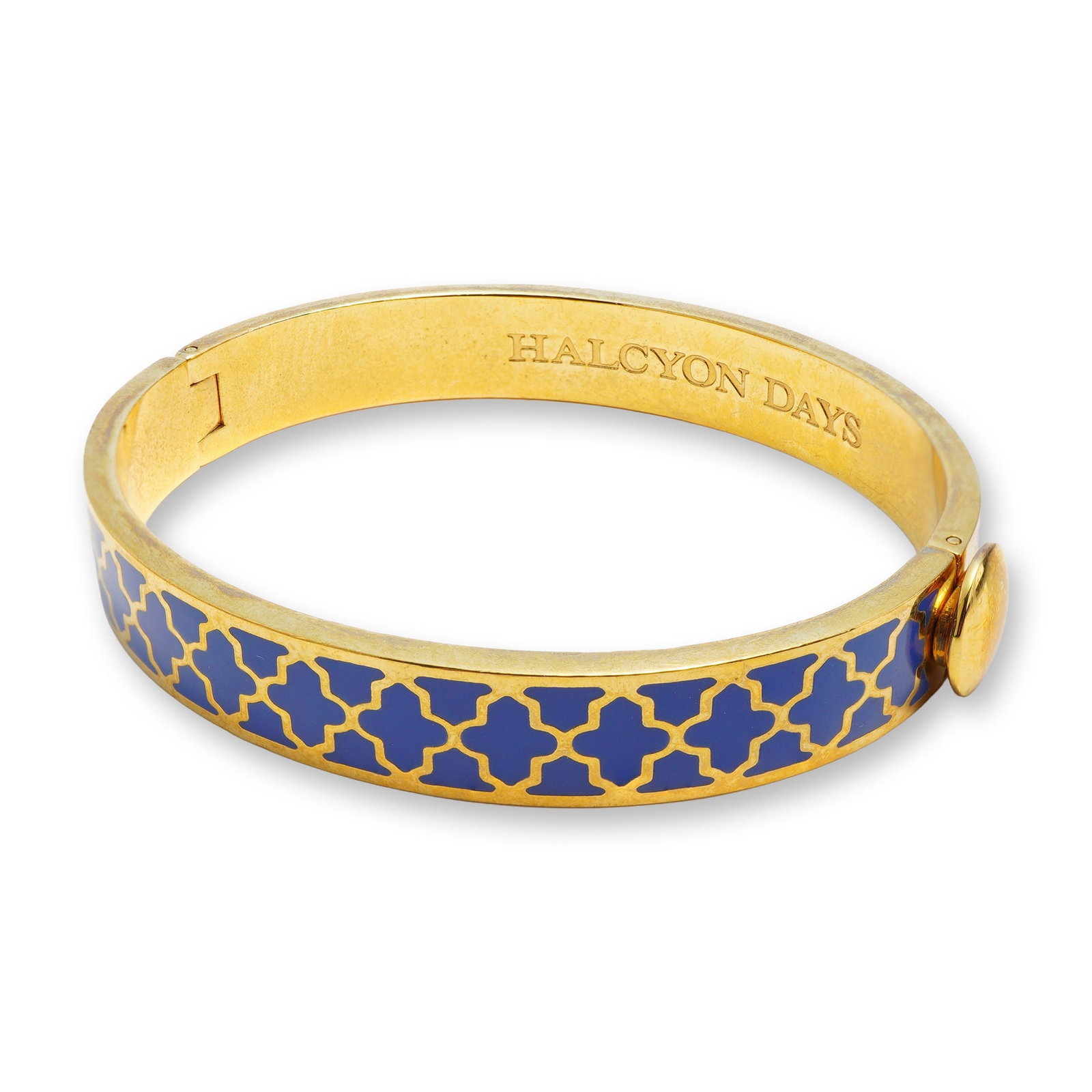 Halcyon Days Gold-Plated Agama Blue Enamel Hinged Bangle: A designer hinged bangle bracelet by Halcyon Days, crafted from 18K gold-plated base metal. The piece features the signature Agama design, consisting of a repeating geometric trellis pattern in cobalt