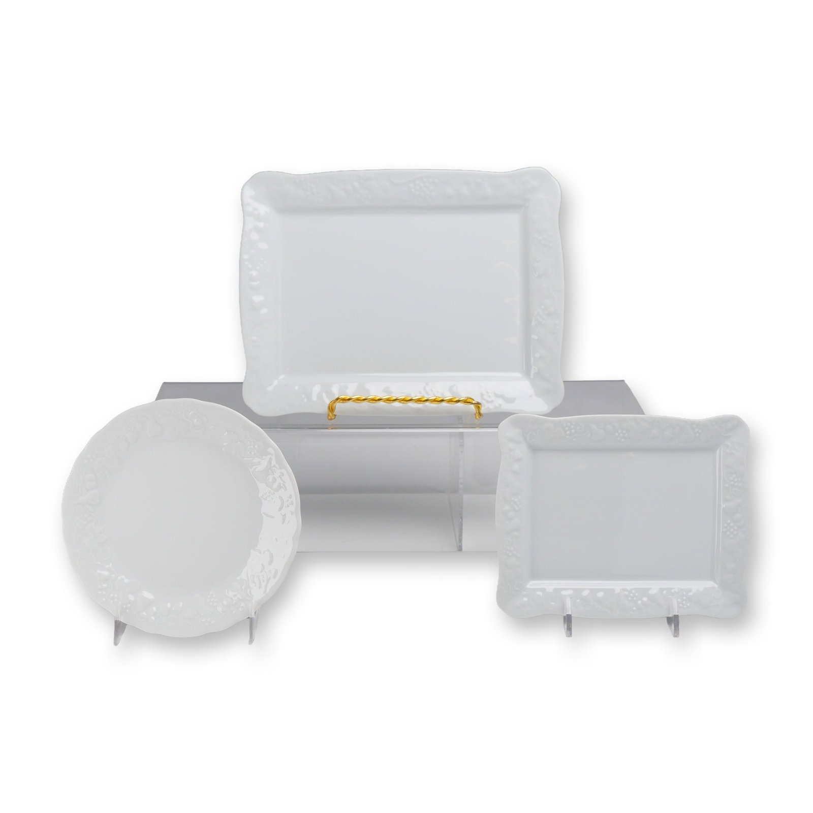 3pc of Deshoulieres Blanc de Blanc Limoges Porcelain Tableware: This trio of white porcelain tableware is manufactured by Deshoulieres in the Blanc de Blanc pattern. Produced in Limoges, France, the set consists of one large rectangular serving platter, one smalle