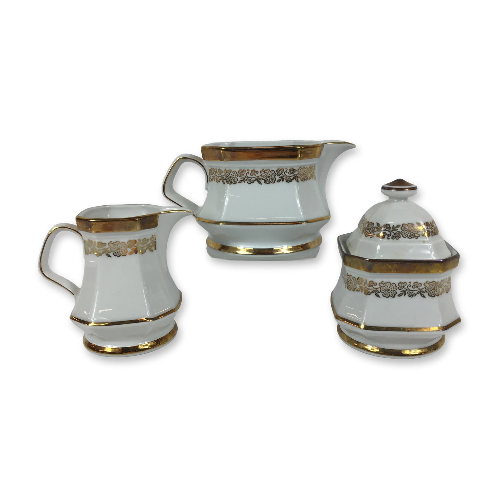 3pc Winterling Marktleuthen Bavaria Porcelain Tea Service Pieces: This trio of white porcelain service items is produced by Winterling in Marktleuthen, Bavaria. The set includes a creamer, a small pitcher, and a lidded sugar bowl. Each piece features an octagonal fa