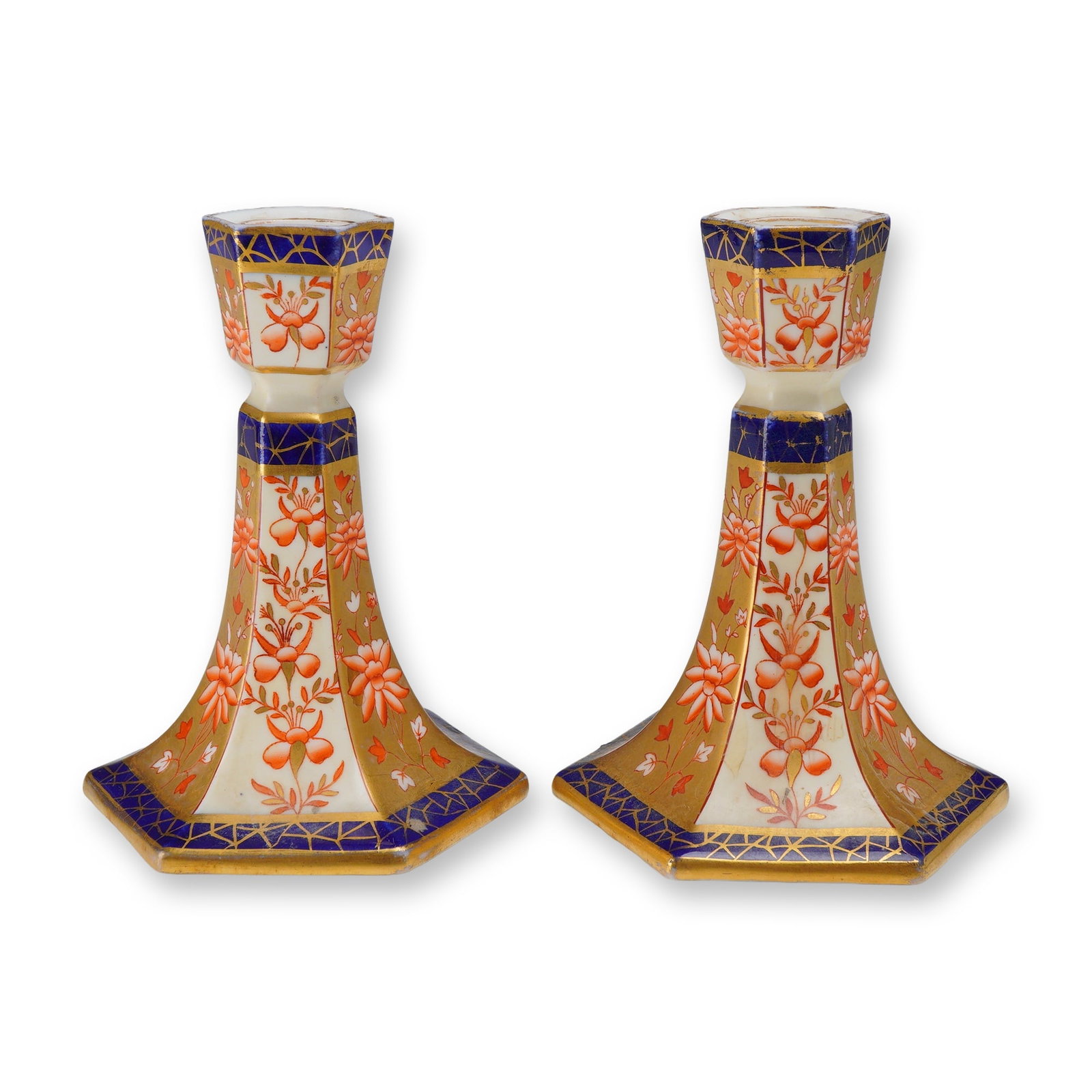 Pair of Wedgwood Japanesque Bone China Candlestick Holders, Imari Pattern: Each candlestick is designed with a hexagonal base and a matching hexagonal sconce, joined by a tapered, flared column. The decoration consists of alternating vertical panels: white ground panels deco