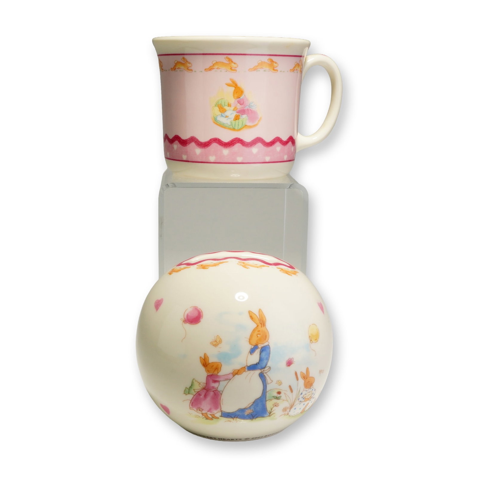 2pc Royal Doulton Bunnykins Sweet Hearts Mug and Money Bank (1 of 4)