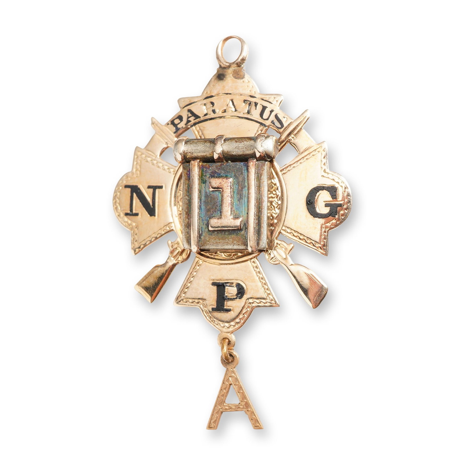 12K Gold National Guard of Pennsylvania 1st Regiment Badge, Paratus: Late 19th-century military award badge belonging to the National Guard of Pennsylvania. Constructed from 12K gold featuring a central silver-toned miniature knapsack with a raised numeral 1, indicatin