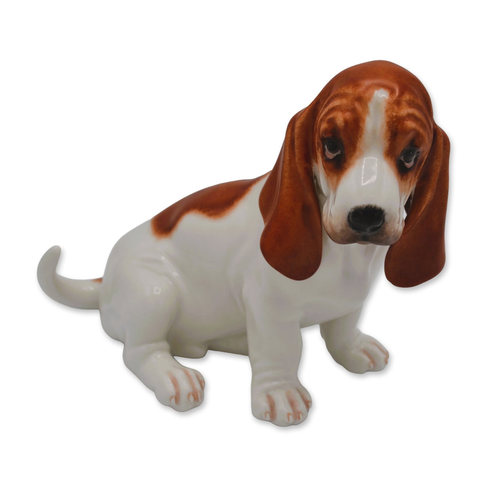 Boehm Porcelain Beagle Dog Sculpture, 1952, Rare: Glazed Porcelain Decorated, hand created, hand painted by Ed Boehm, Master Artist and Owner of the Boehm Studio in Trenton, New Jersey, USA. Introduced in 1952, featuring the Beagle Dog Sculpture. Boe