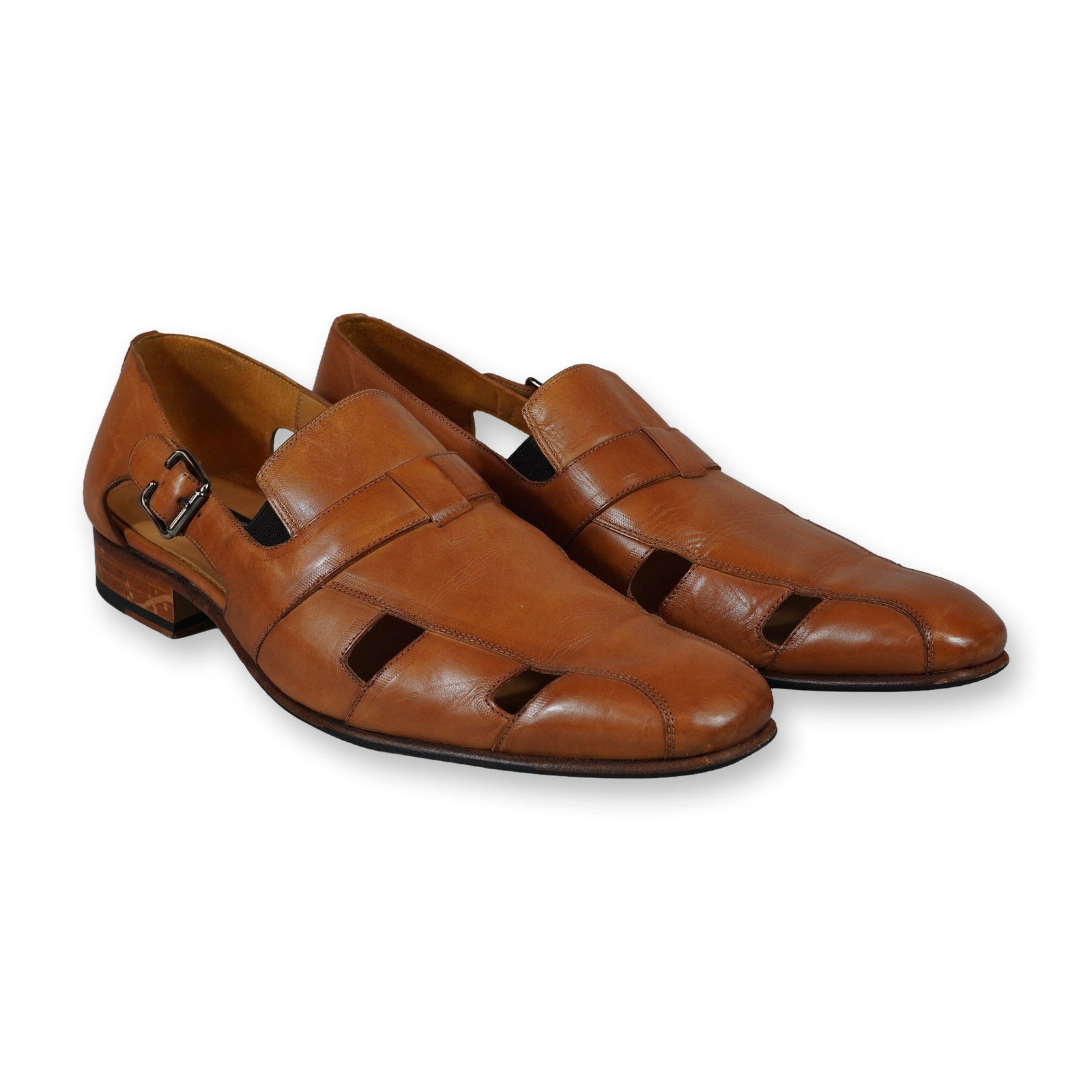Mezlan Handel Camel Calfskin Men's Sandals Size 9: Mezlan Handel men's fisherman-style dress sandals in camel-colored genuine calfskin leather. This hybrid design features a closed back, squared toe, and cutouts at the side and vamp for ventilation. T