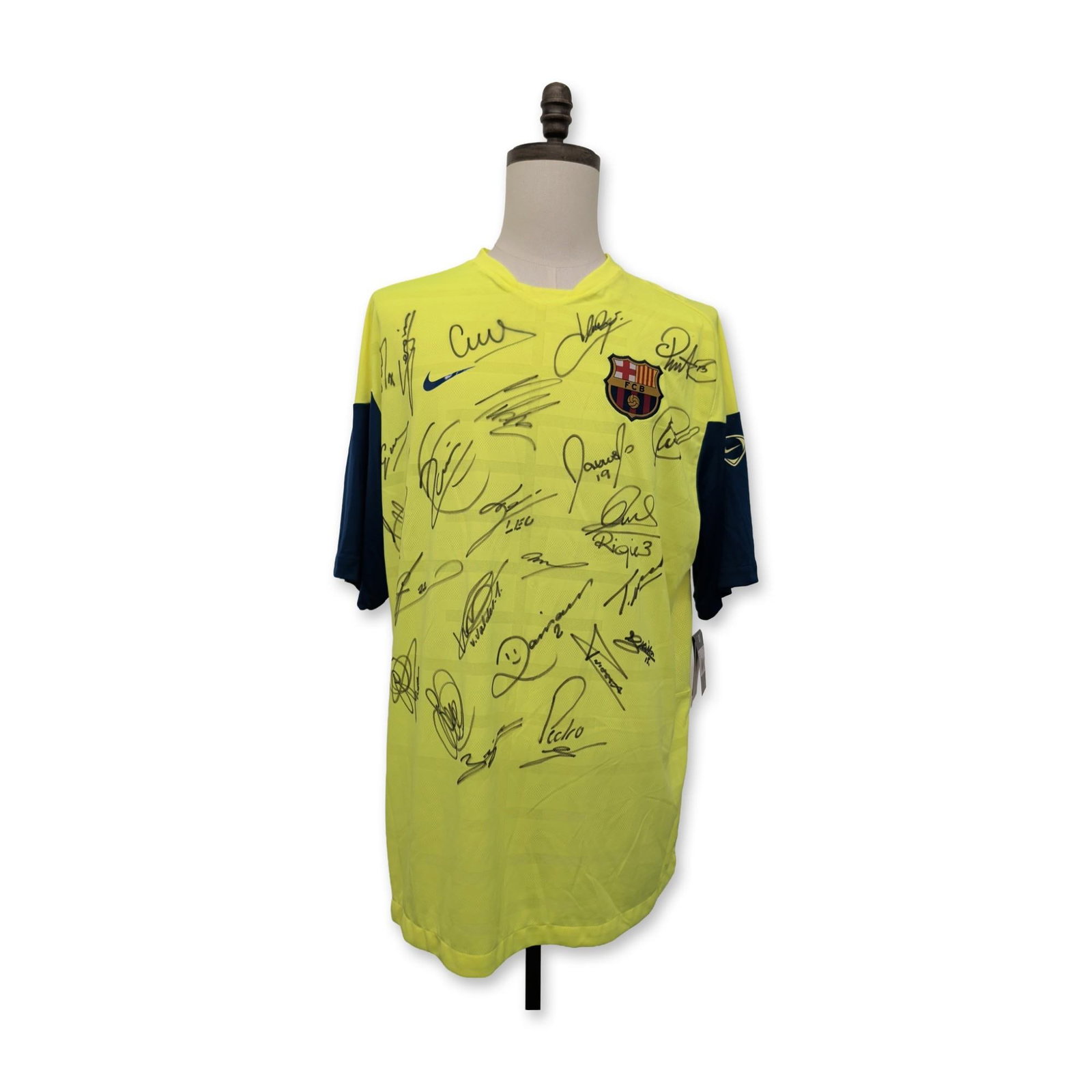 FC Barcelona Signed 2010-11 Squad Training Soccer Jersey (1 of 7)