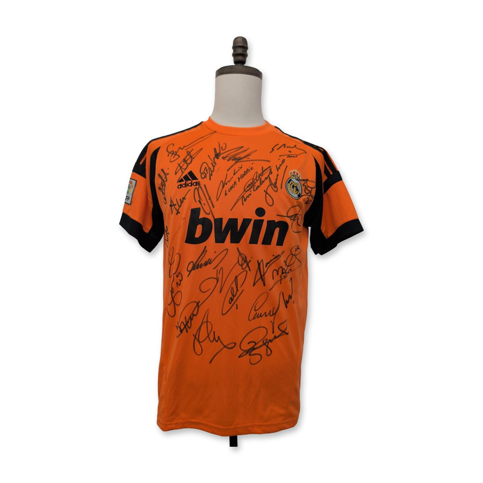 Real Madrid 2012/13 Iker Casillas Signed Team Goalkeeper Soccer Jersey: Adidas brand Real Madrid CF goalkeeper jersey for the 2012/13 season. The front features the embroidered Real Madrid crest, a black heat-pressed Adidas logo, and the bwin sponsor logo. The right sleev