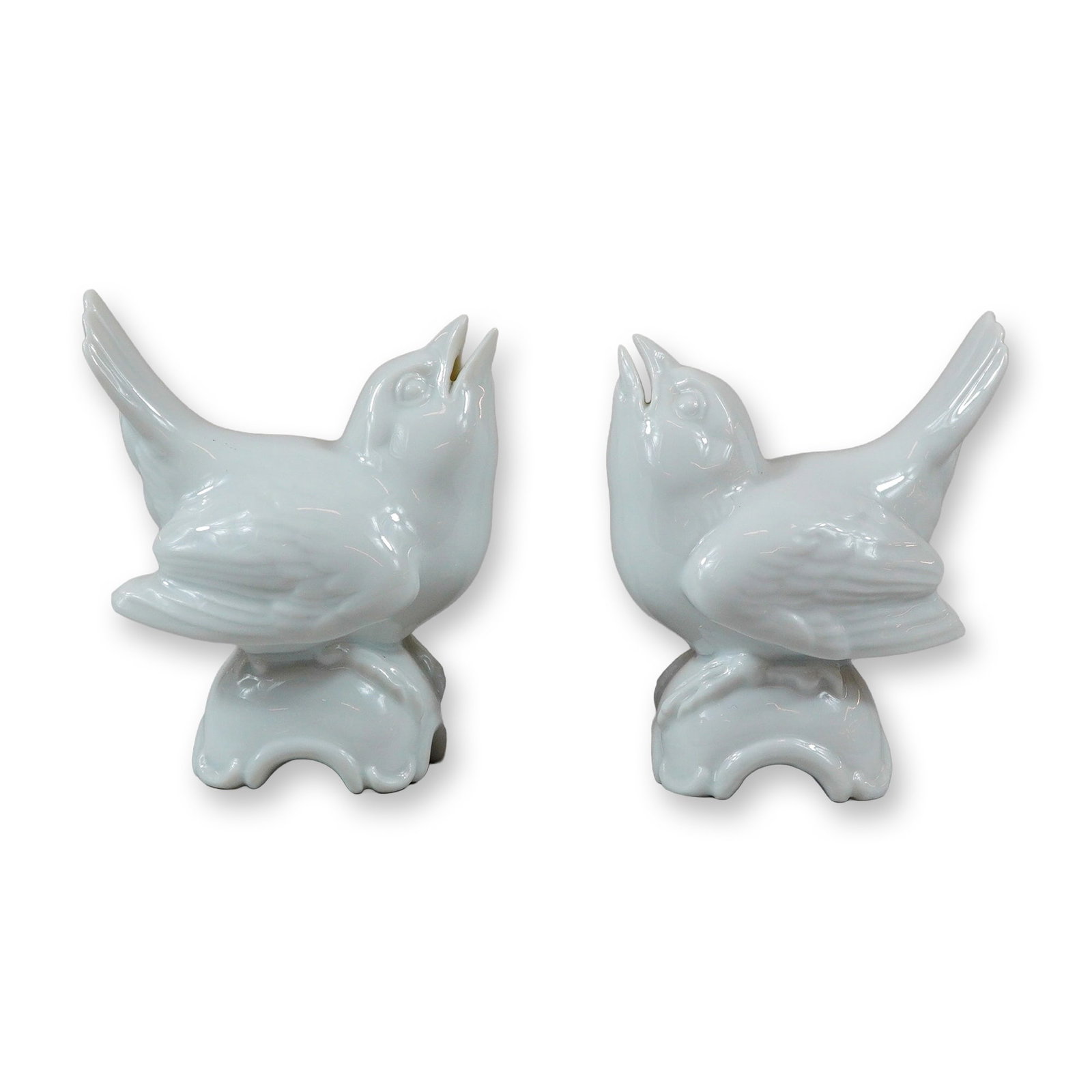 2pc Rosenthal Porcelain Figural Bird Place Card Holders: This pair of white glazed porcelain figurines was produced by Rosenthal in Bavaria, Germany. Each figurine depicts a bird with its head tilted back and beak open in a singing or chirping pose. The bir
