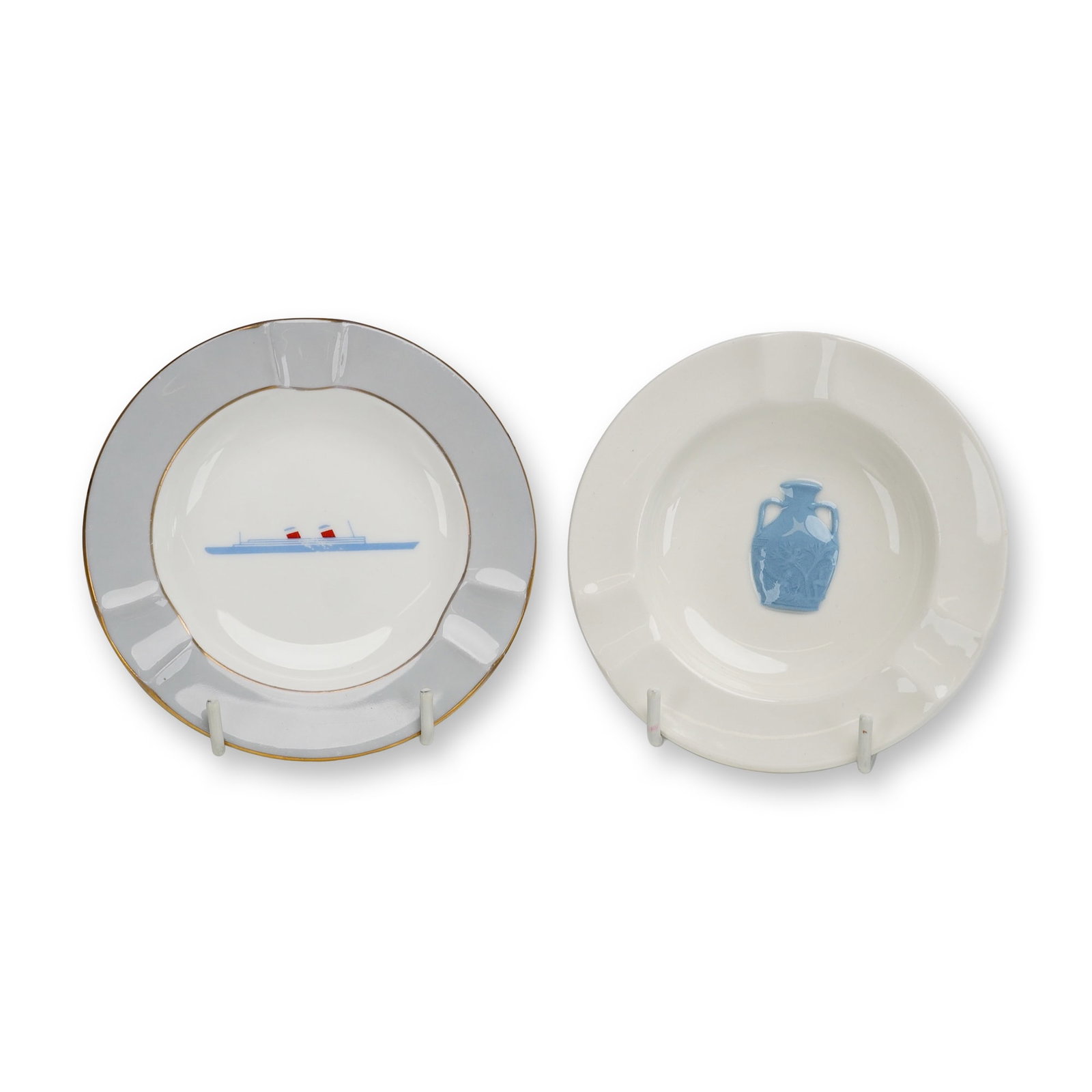 Two Wedgwood Etruria Bone China Ashtrays (1 of 4)