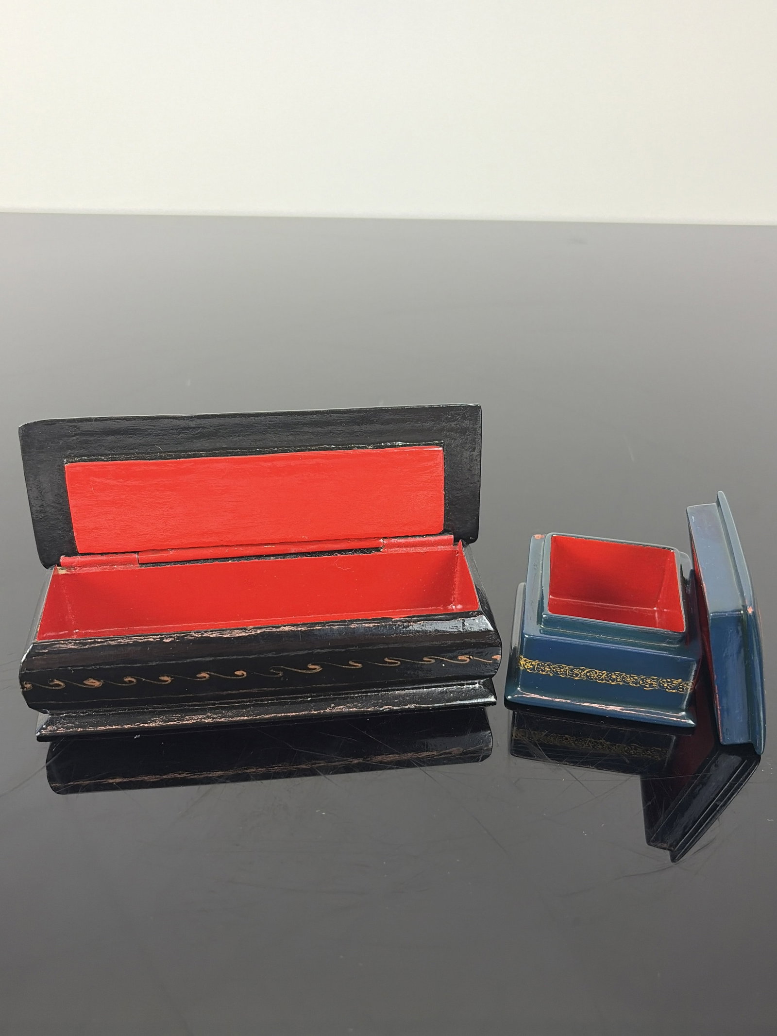 Two Russian Lacquer Trinket Boxes - 3