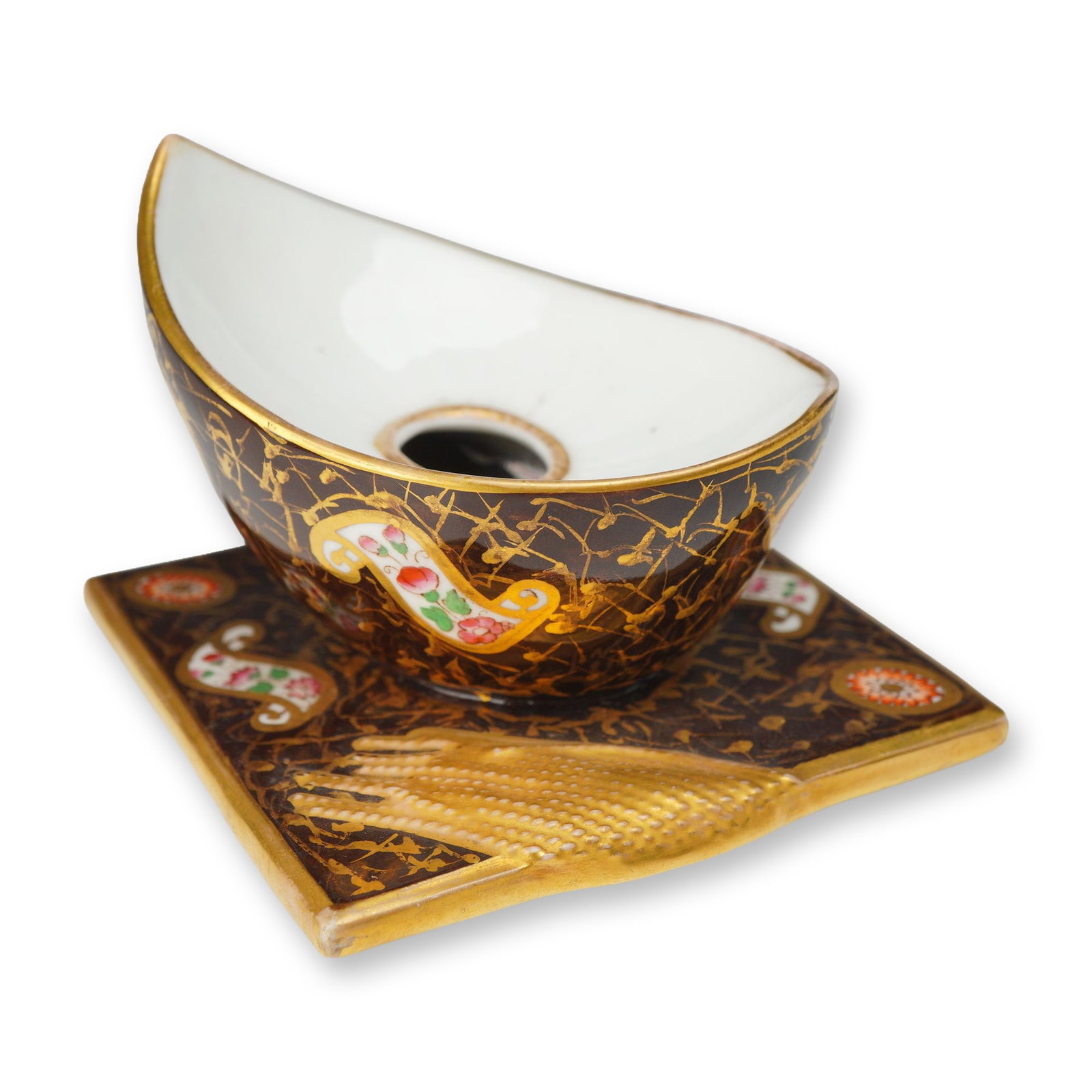 Wedgwood Bone China Imari Style Candle Holder, ca. 1870: This Wedgwood bone china candle holder is decorated in an Imari style and dates to circa 1870. The piece features an oval, boat-form bowl permanently attached to a square, flat plinth. The interior of